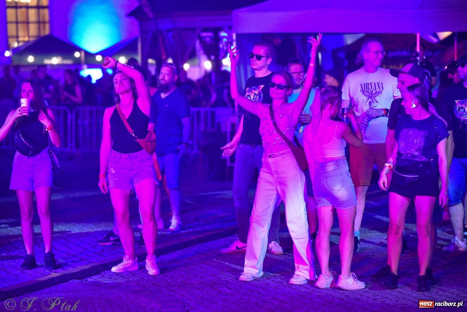 Zdjęcie w galerii na portalu naszraciborz.pl: FULL MOON 2024 - dzień drugi. Muzyczne i laserowe show na zamkowym dziedzińcu wiadomości z regionu