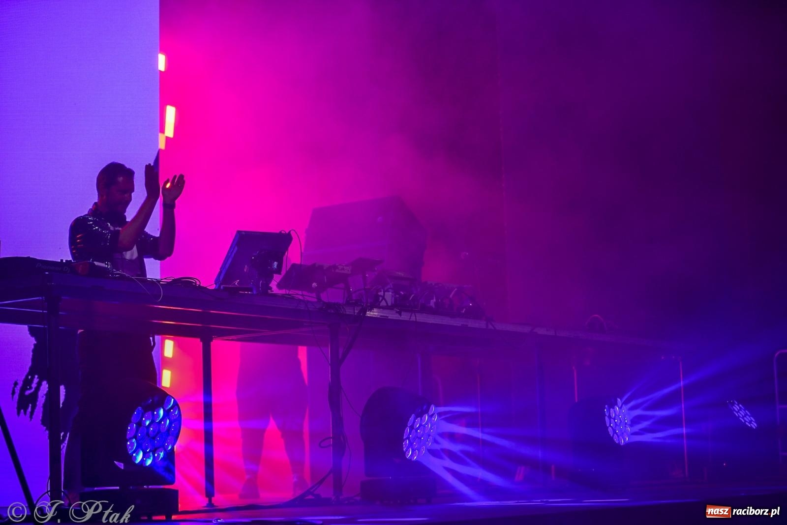 Zdjęcie w galerii na portalu naszraciborz.pl: FULL MOON 2024 - dzień drugi. Muzyczne i laserowe show na zamkowym dziedzińcu wiadomości z regionu