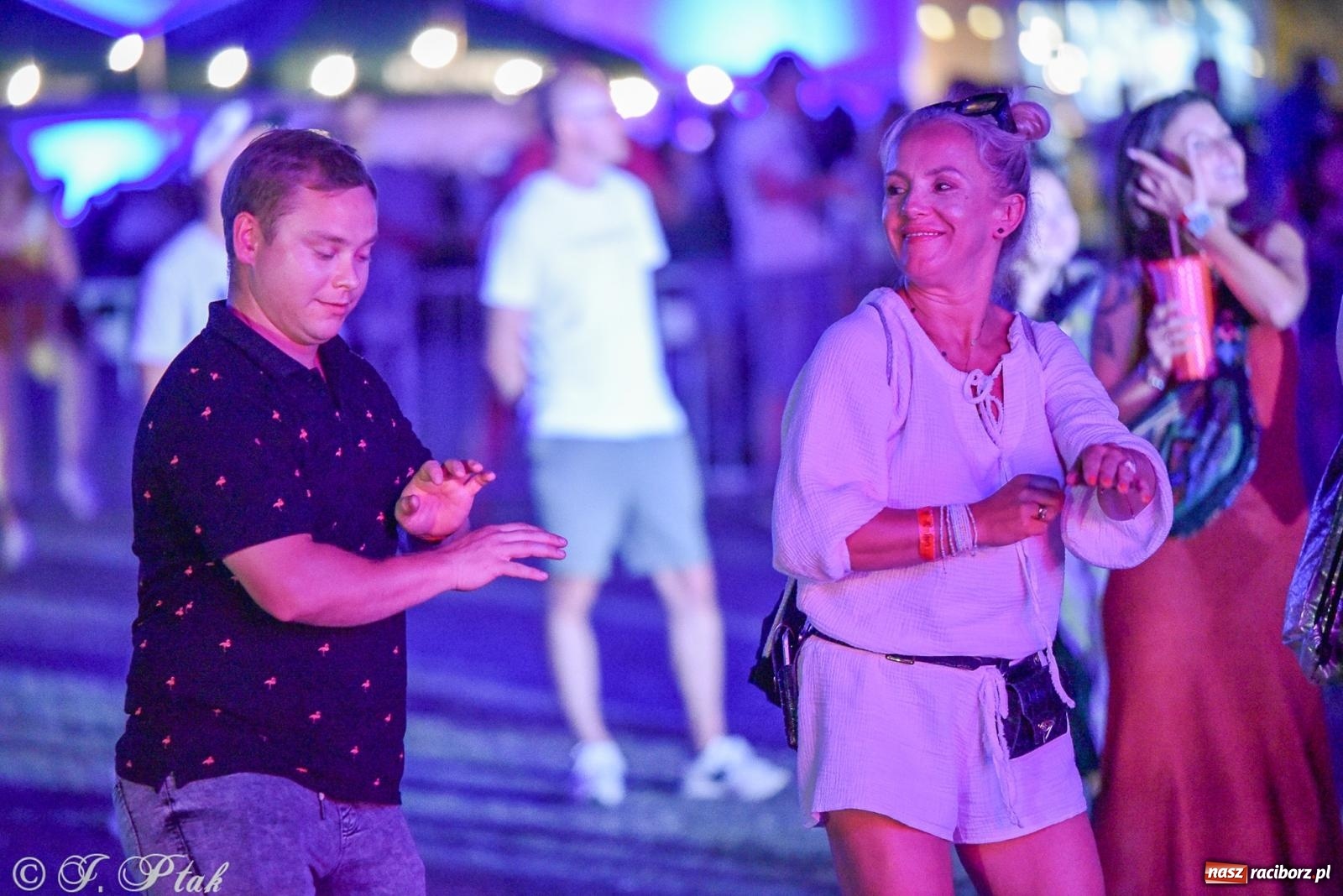 Zdjęcie w galerii na portalu naszraciborz.pl: FULL MOON 2024 - dzień drugi. Muzyczne i laserowe show na zamkowym dziedzińcu wiadomości z regionu