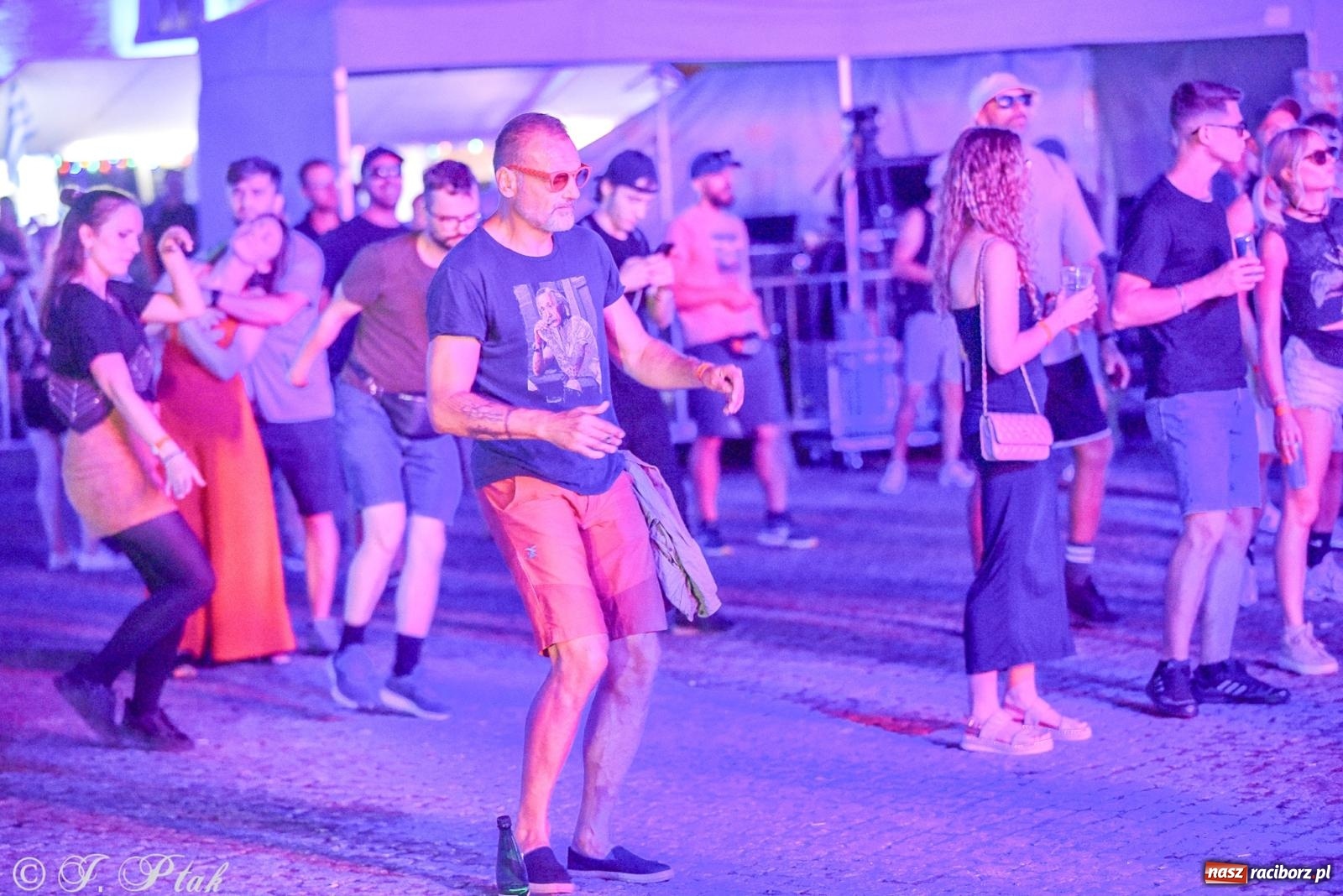 Zdjęcie w galerii na portalu naszraciborz.pl: FULL MOON 2024 - dzień drugi. Muzyczne i laserowe show na zamkowym dziedzińcu wiadomości z regionu