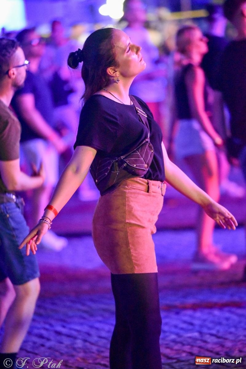 Zdjęcie w galerii na portalu naszraciborz.pl: FULL MOON 2024 - dzień drugi. Muzyczne i laserowe show na zamkowym dziedzińcu wiadomości z regionu