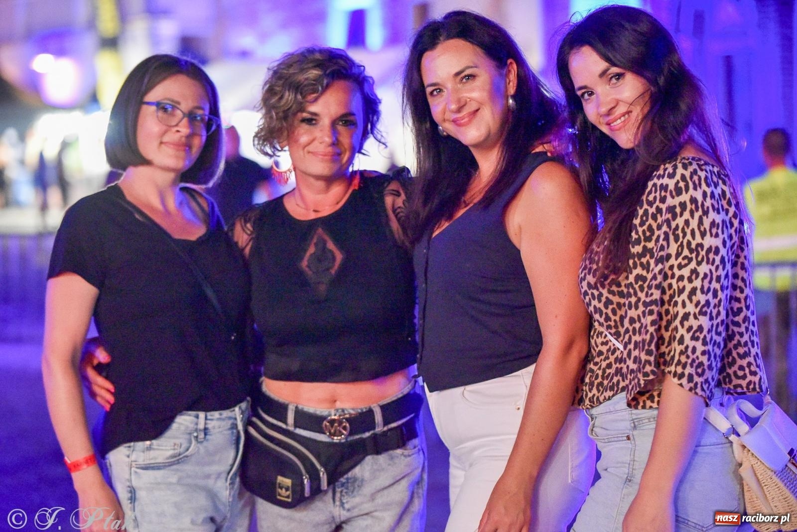 Zdjęcie w galerii na portalu naszraciborz.pl: FULL MOON 2024 - dzień drugi. Muzyczne i laserowe show na zamkowym dziedzińcu wiadomości z regionu