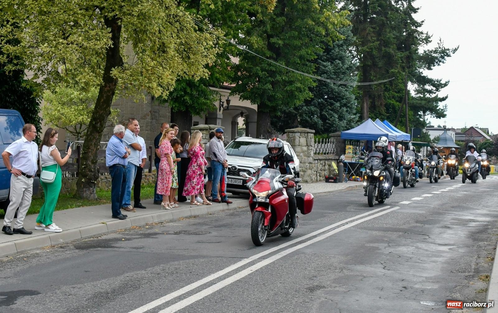Zdjęcie w galerii na portalu naszraciborz.pl: Parada motocyklistów w Pogrzebieniu [FOTO i WIDEO] wiadomości z regionu