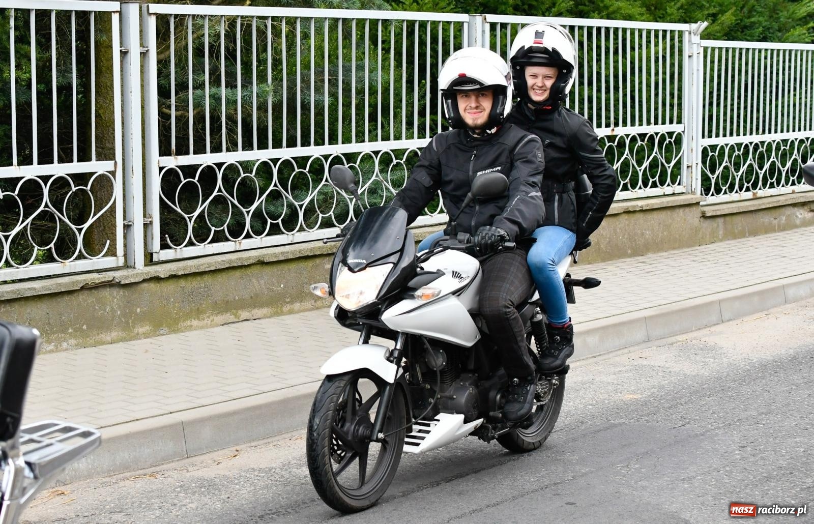Zdjęcie w galerii na portalu naszraciborz.pl: Parada motocyklistów w Pogrzebieniu [FOTO i WIDEO] wiadomości z regionu
