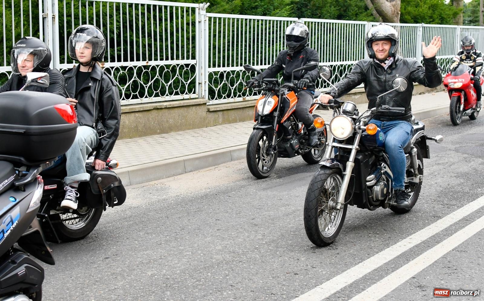 Zdjęcie w galerii na portalu naszraciborz.pl: Parada motocyklistów w Pogrzebieniu [FOTO i WIDEO] wiadomości z regionu
