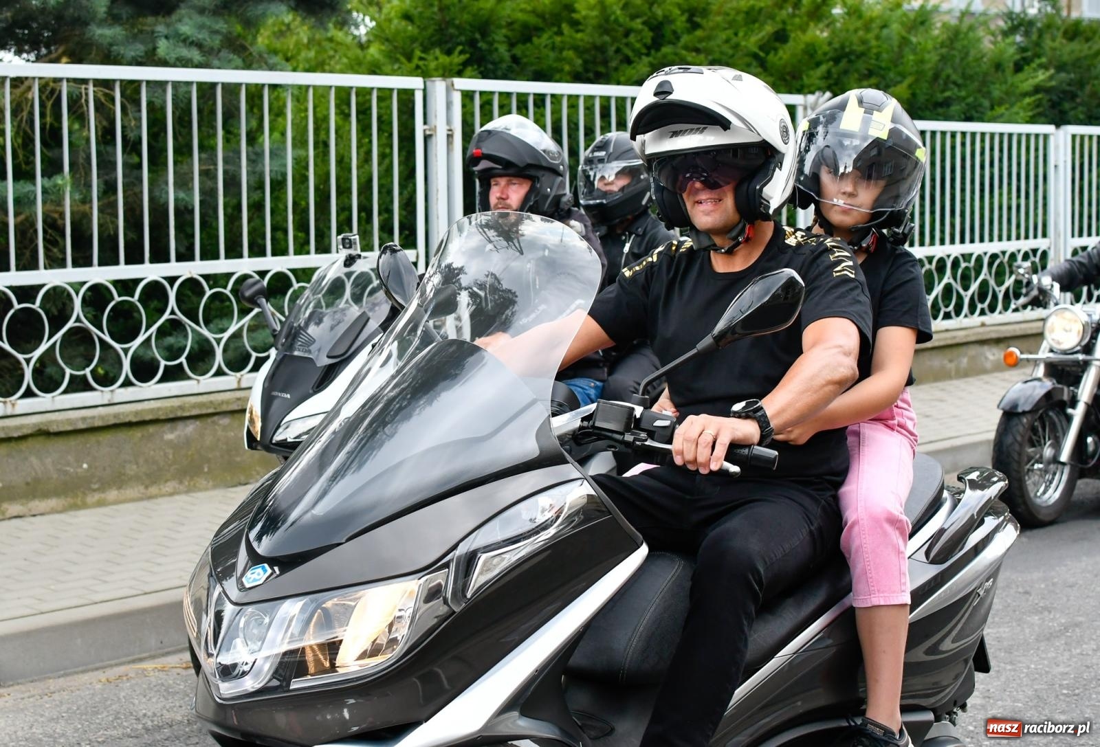 Zdjęcie w galerii na portalu naszraciborz.pl: Parada motocyklistów w Pogrzebieniu [FOTO i WIDEO] wiadomości z regionu
