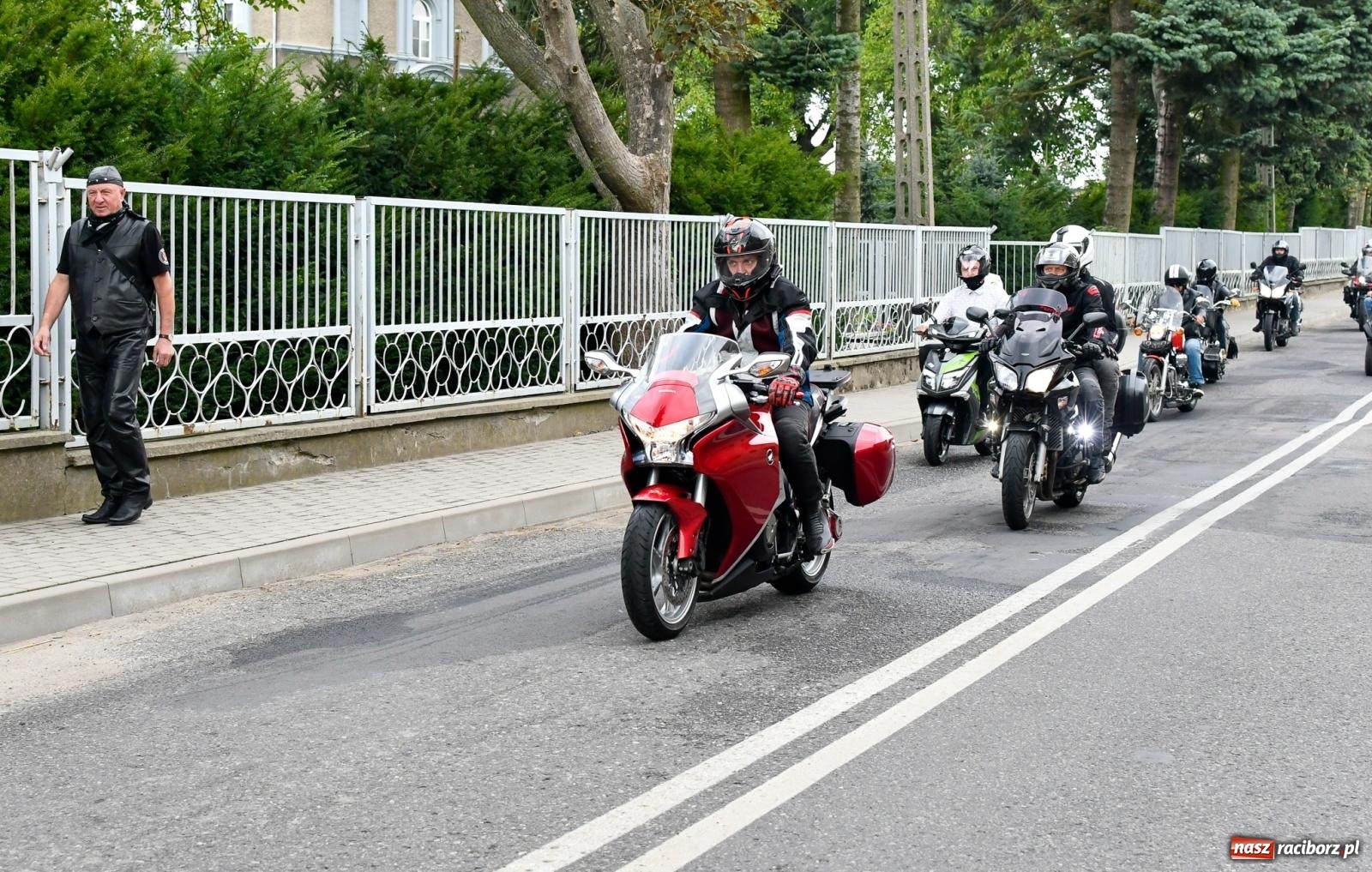 Zdjęcie w galerii na portalu naszraciborz.pl: Parada motocyklistów w Pogrzebieniu [FOTO i WIDEO] wiadomości z regionu