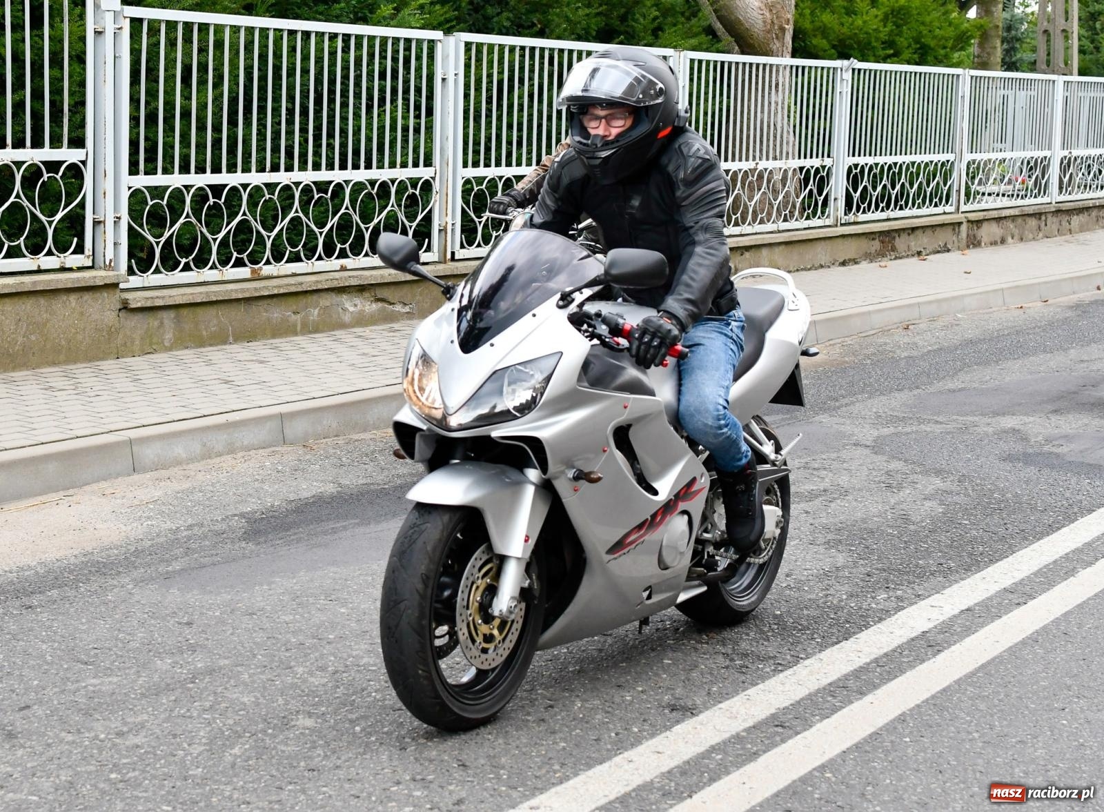 Zdjęcie w galerii na portalu naszraciborz.pl: Parada motocyklistów w Pogrzebieniu [FOTO i WIDEO] wiadomości z regionu