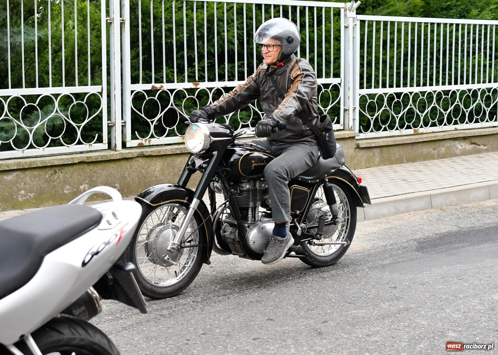 Zdjęcie w galerii na portalu naszraciborz.pl: Parada motocyklistów w Pogrzebieniu [FOTO i WIDEO] wiadomości z regionu