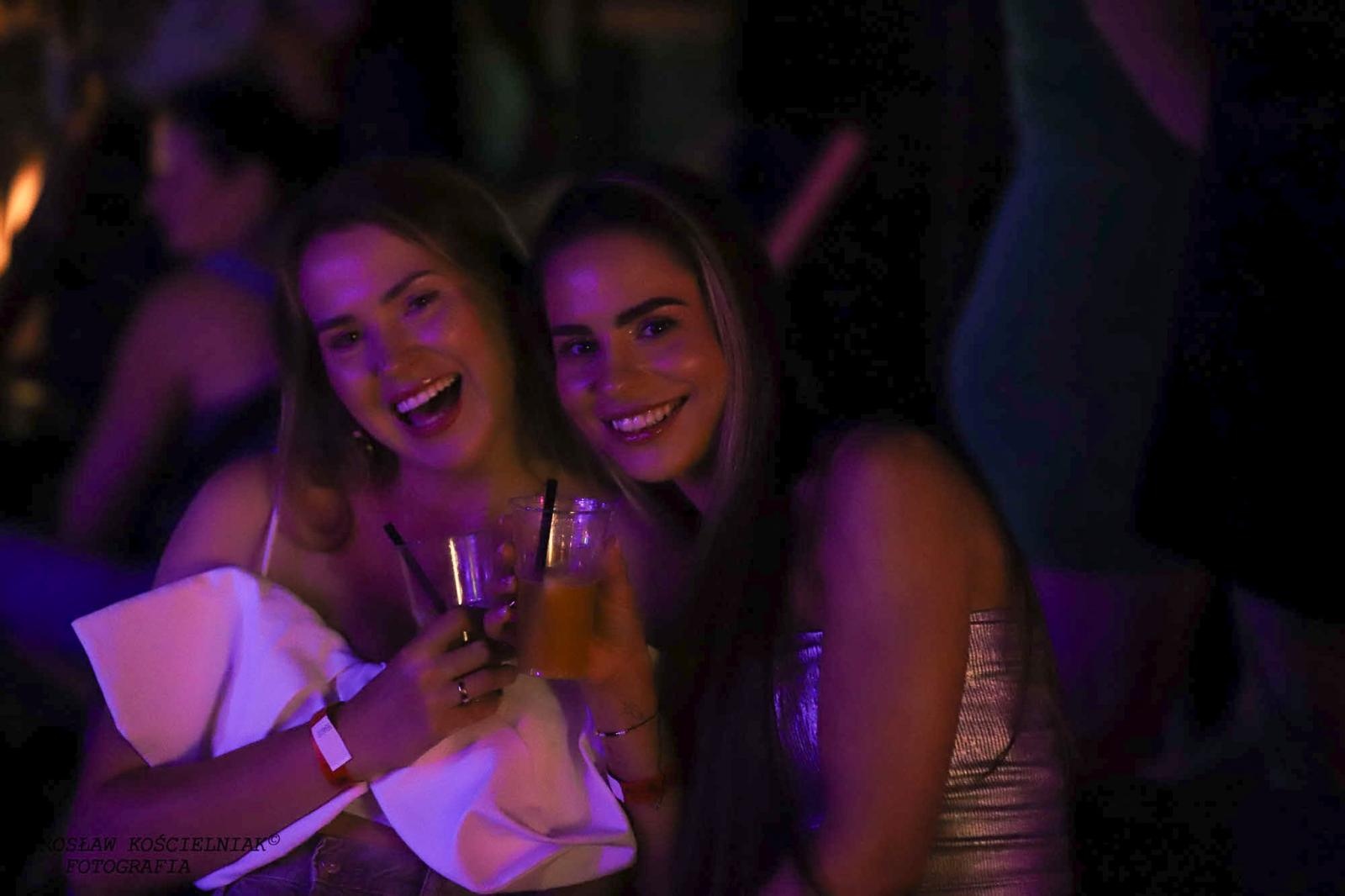 Zdjęcie w galerii na portalu naszraciborz.pl: Full Moon 2024. Tak bawiono się na zamkowym dziedzińcu wiadomości z regionu