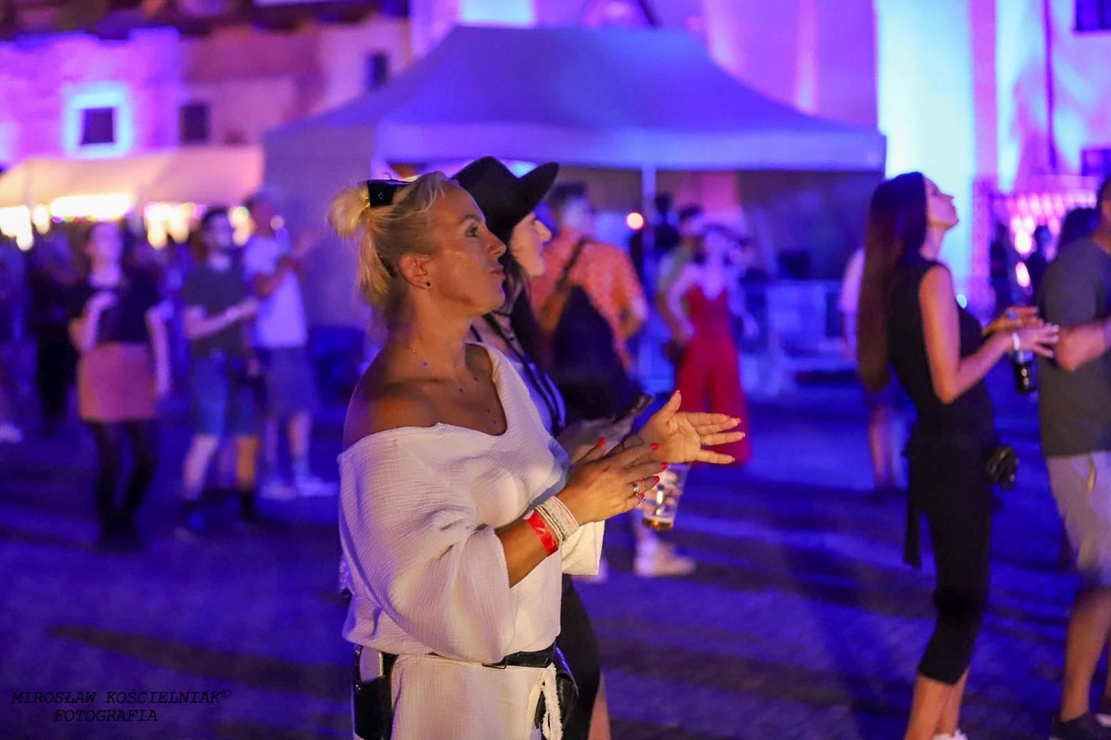 Zdjęcie w galerii na portalu naszraciborz.pl: Full Moon 2024. Tak bawiono się na zamkowym dziedzińcu wiadomości z regionu