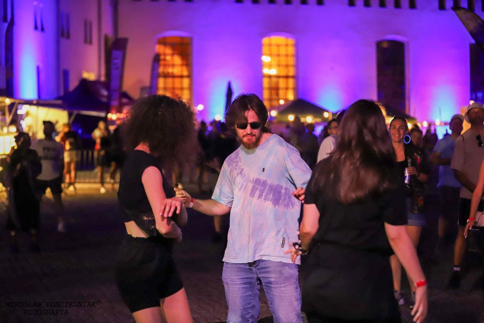 Zdjęcie w galerii na portalu naszraciborz.pl: Full Moon 2024. Tak bawiono się na zamkowym dziedzińcu wiadomości z regionu