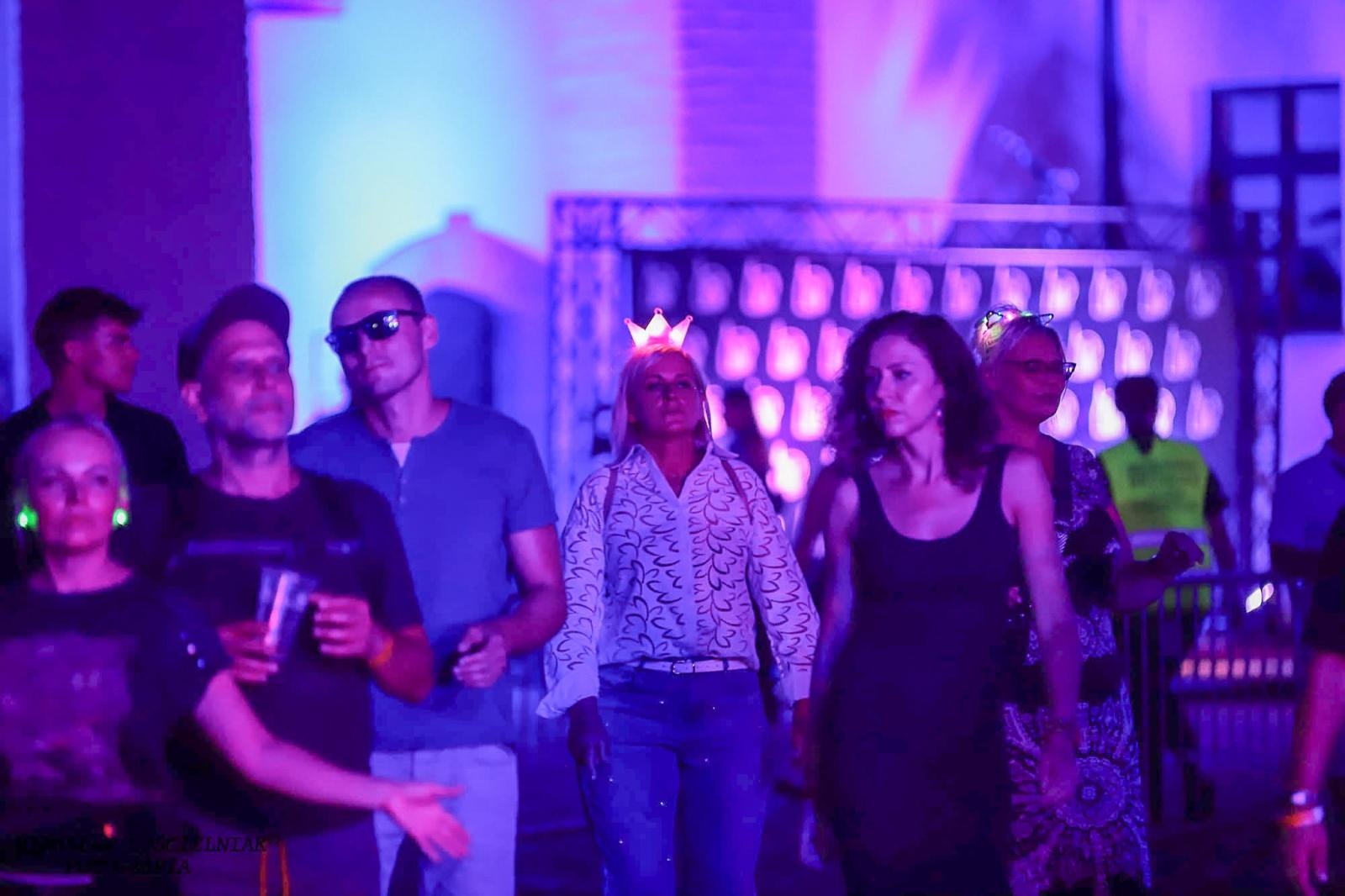 Zdjęcie w galerii na portalu naszraciborz.pl: Full Moon 2024. Tak bawiono się na zamkowym dziedzińcu wiadomości z regionu