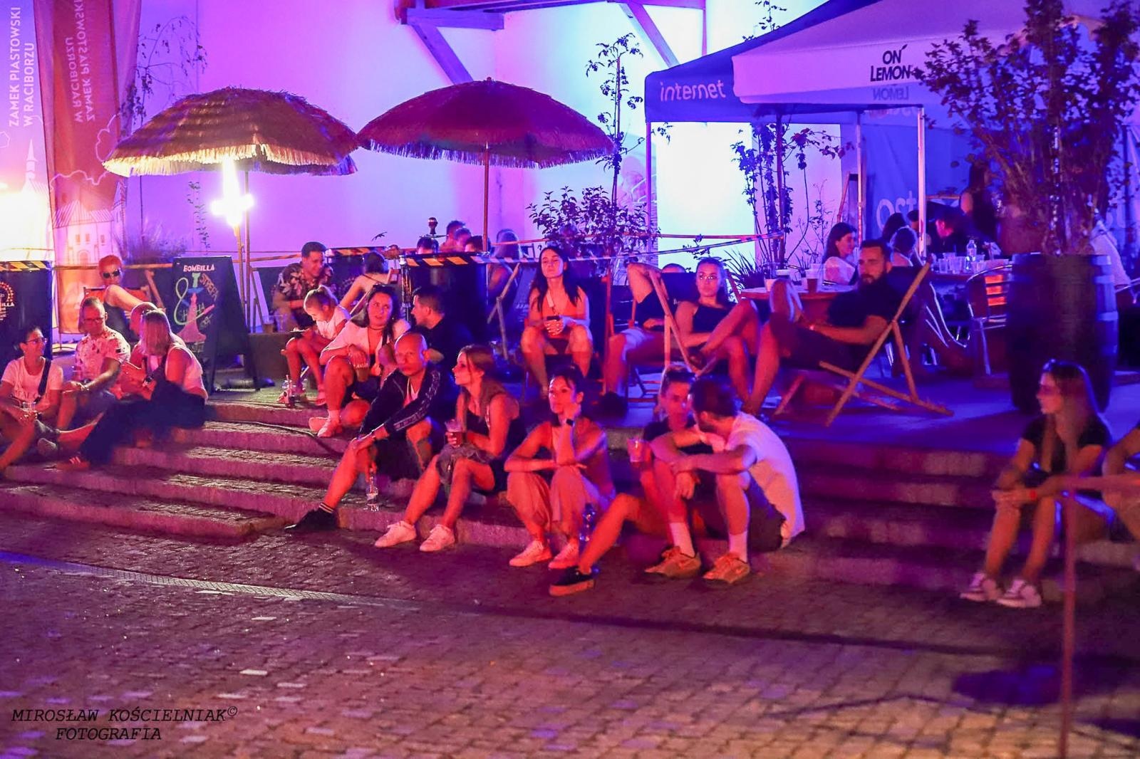 Zdjęcie w galerii na portalu naszraciborz.pl: Full Moon 2024. Tak bawiono się na zamkowym dziedzińcu wiadomości z regionu