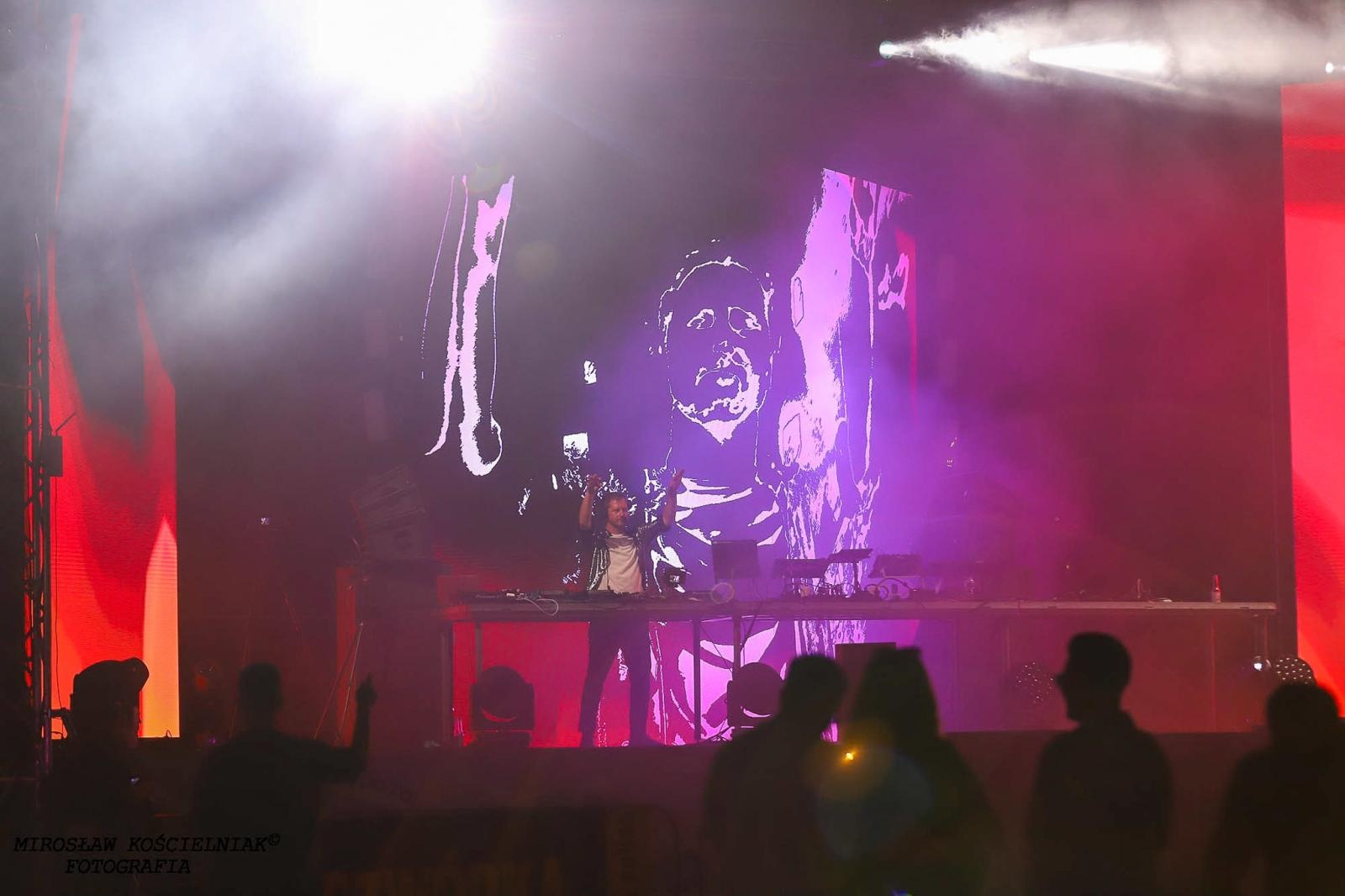 Zdjęcie w galerii na portalu naszraciborz.pl: Full Moon 2024. Tak bawiono się na zamkowym dziedzińcu wiadomości z regionu