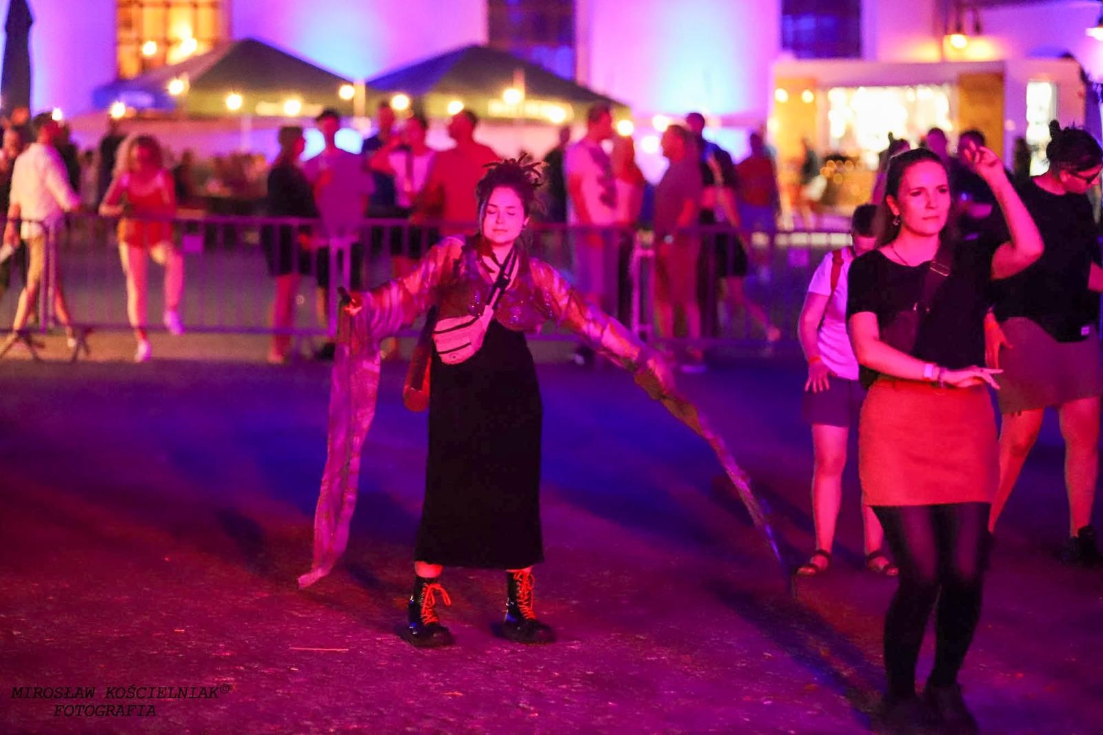 Zdjęcie w galerii na portalu naszraciborz.pl: Full Moon 2024. Tak bawiono się na zamkowym dziedzińcu wiadomości z regionu