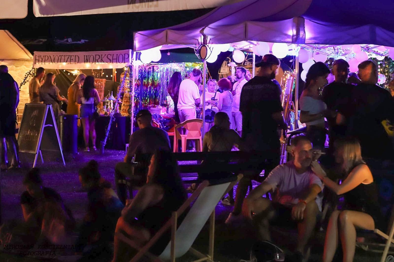 Zdjęcie w galerii na portalu naszraciborz.pl: Full Moon 2024. Tak bawiono się na zamkowym dziedzińcu wiadomości z regionu