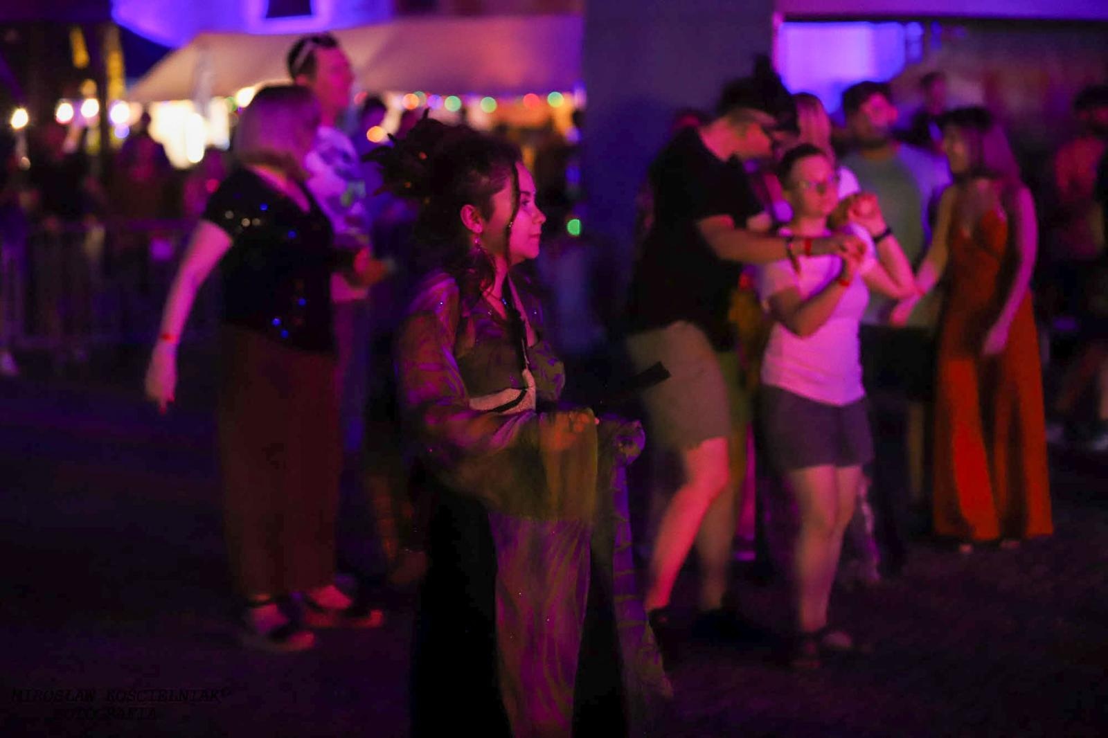 Zdjęcie w galerii na portalu naszraciborz.pl: Full Moon 2024. Tak bawiono się na zamkowym dziedzińcu wiadomości z regionu