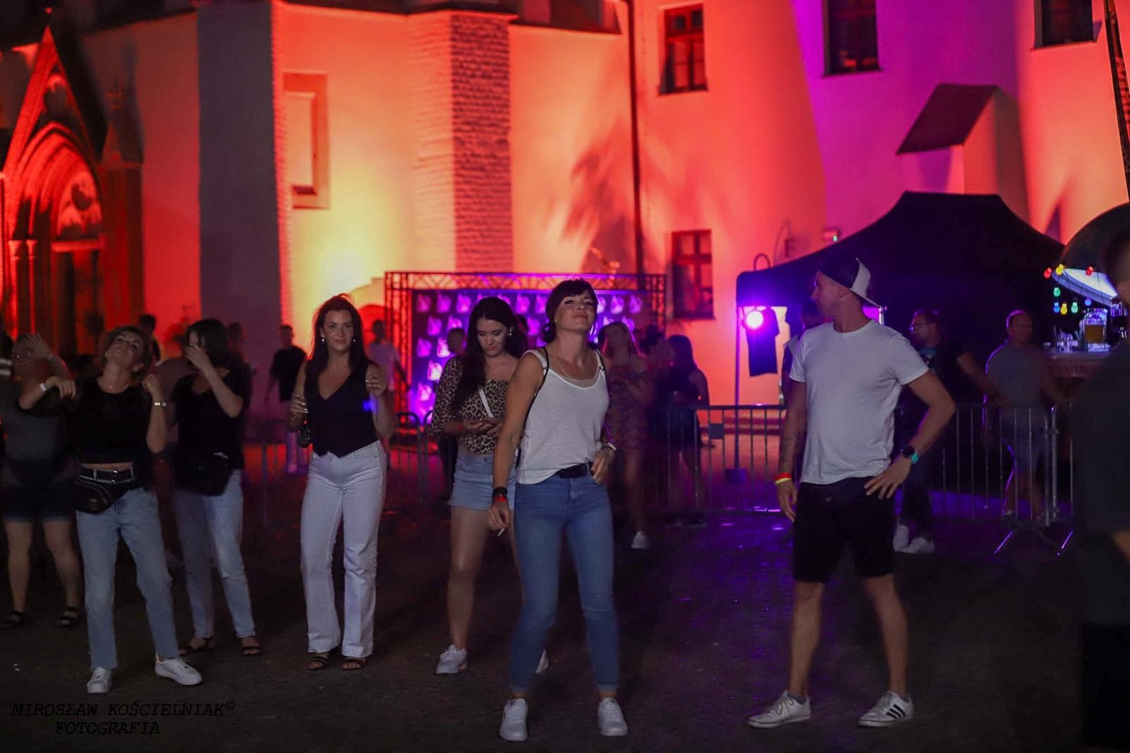 Zdjęcie w galerii na portalu naszraciborz.pl: Full Moon 2024. Tak bawiono się na zamkowym dziedzińcu wiadomości z regionu