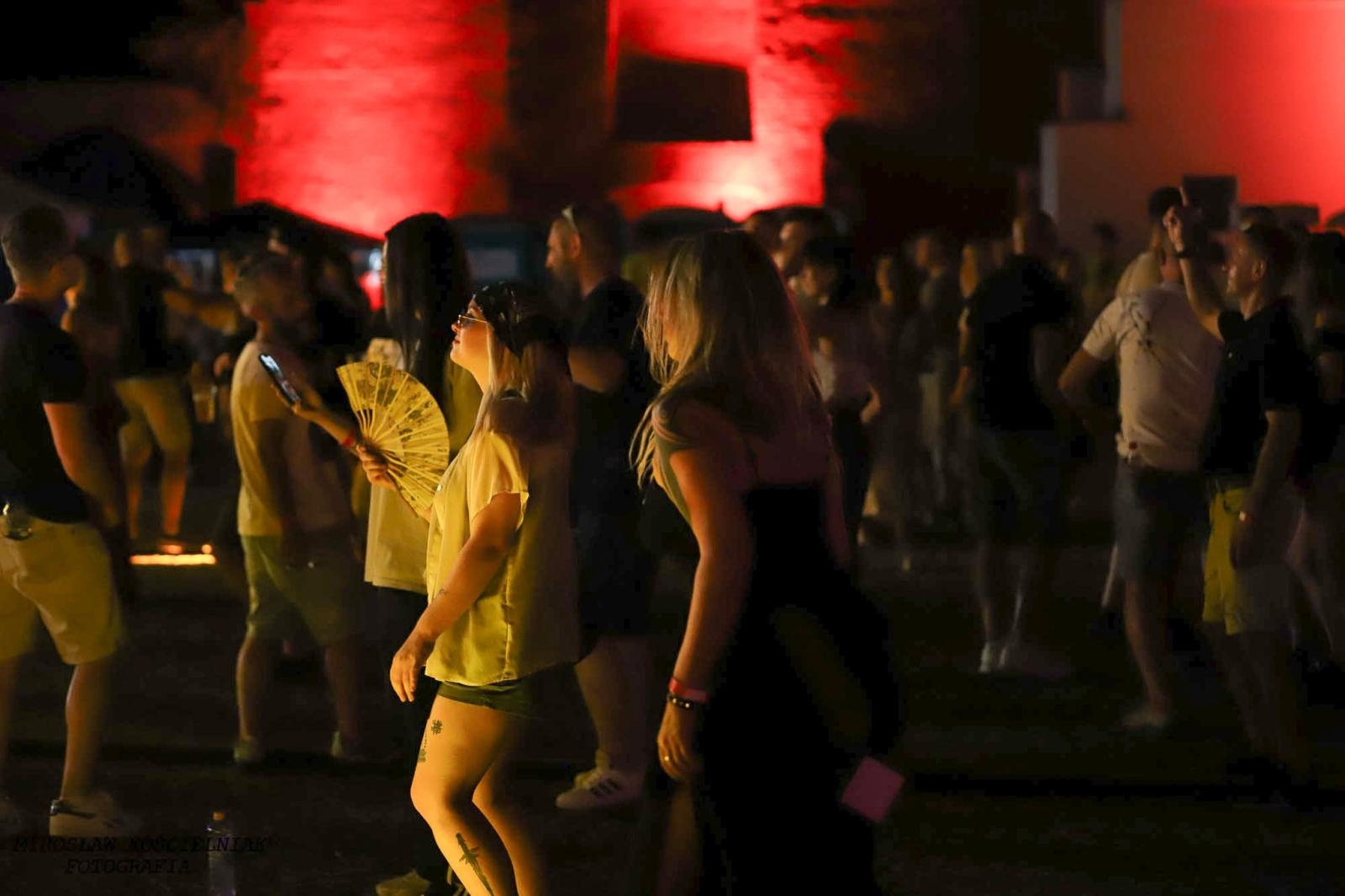 Zdjęcie w galerii na portalu naszraciborz.pl: Full Moon 2024. Tak bawiono się na zamkowym dziedzińcu wiadomości z regionu