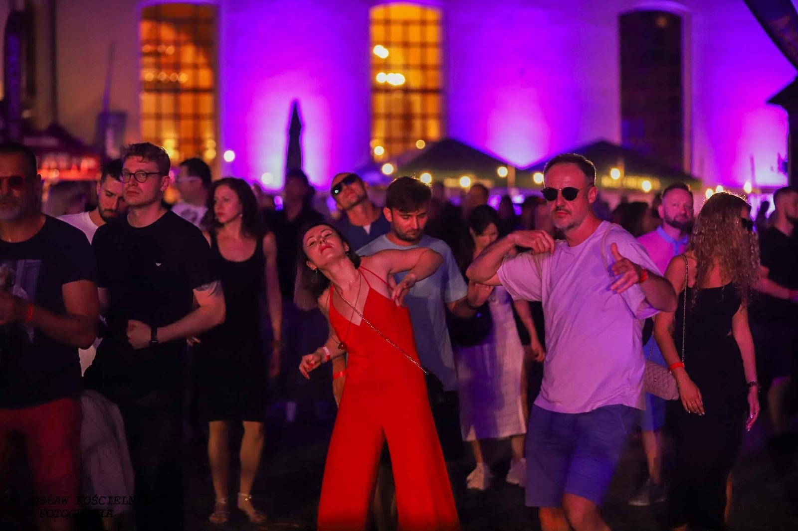 Zdjęcie w galerii na portalu naszraciborz.pl: Full Moon 2024. Tak bawiono się na zamkowym dziedzińcu wiadomości z regionu