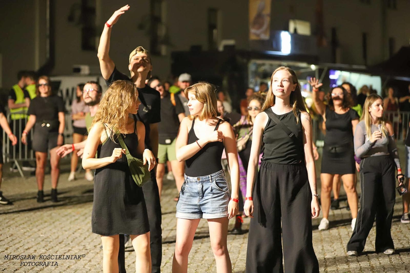 Zdjęcie w galerii na portalu naszraciborz.pl: Full Moon 2024. Tak bawiono się na zamkowym dziedzińcu wiadomości z regionu