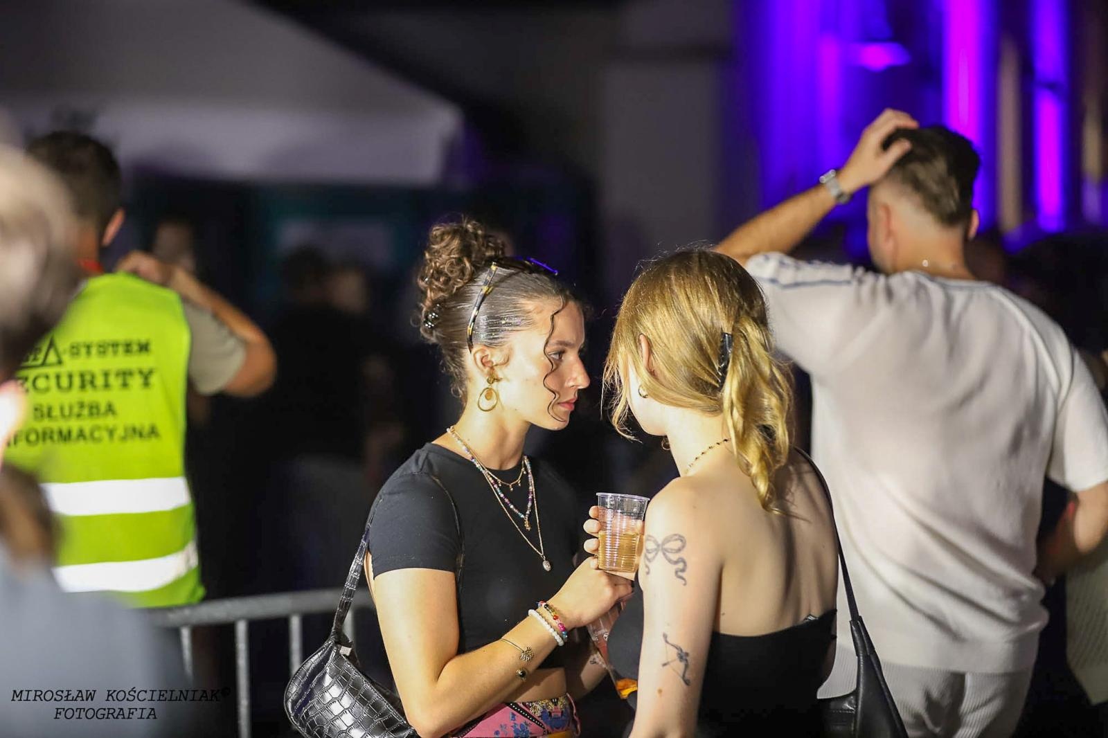 Zdjęcie w galerii na portalu naszraciborz.pl: Full Moon 2024. Tak bawiono się na zamkowym dziedzińcu wiadomości z regionu