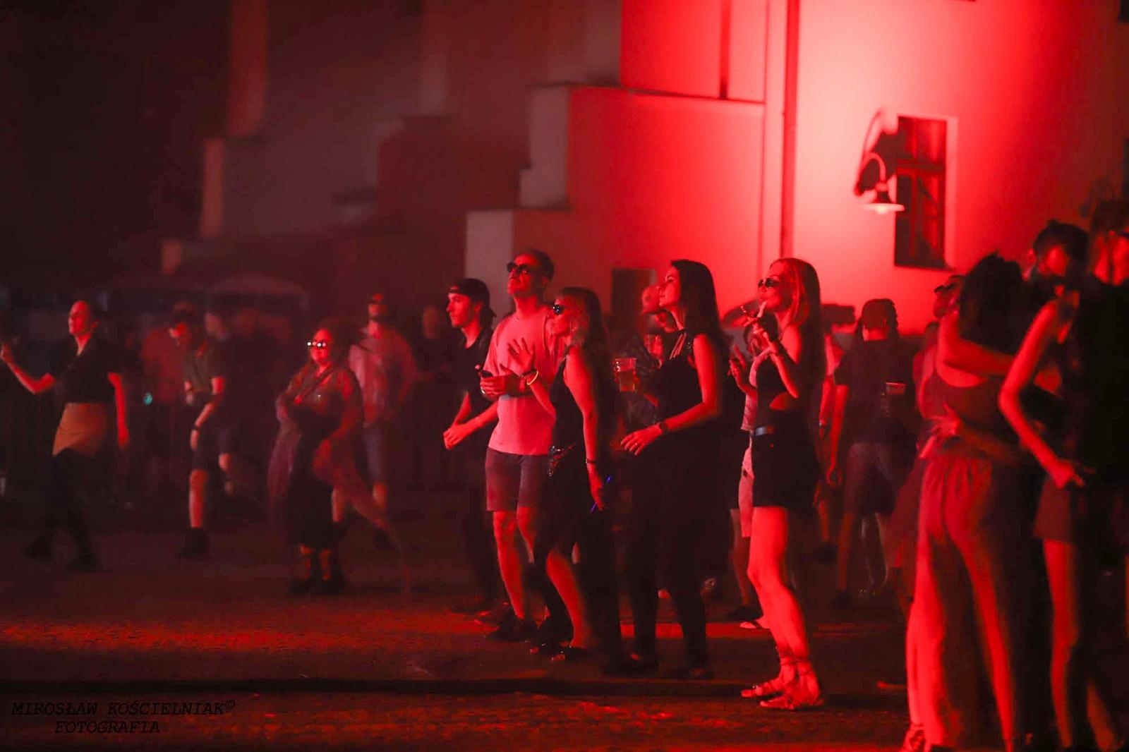 Zdjęcie w galerii na portalu naszraciborz.pl: Full Moon 2024. Tak bawiono się na zamkowym dziedzińcu wiadomości z regionu