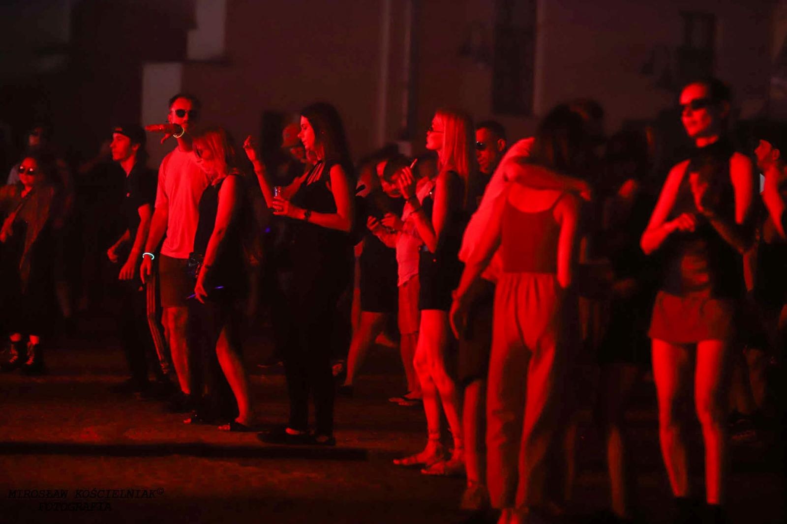 Zdjęcie w galerii na portalu naszraciborz.pl: Full Moon 2024. Tak bawiono się na zamkowym dziedzińcu wiadomości z regionu