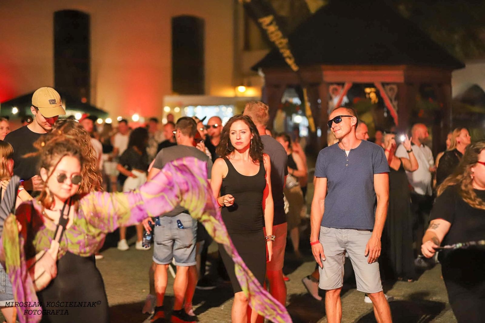 Zdjęcie w galerii na portalu naszraciborz.pl: Full Moon 2024. Tak bawiono się na zamkowym dziedzińcu wiadomości z regionu