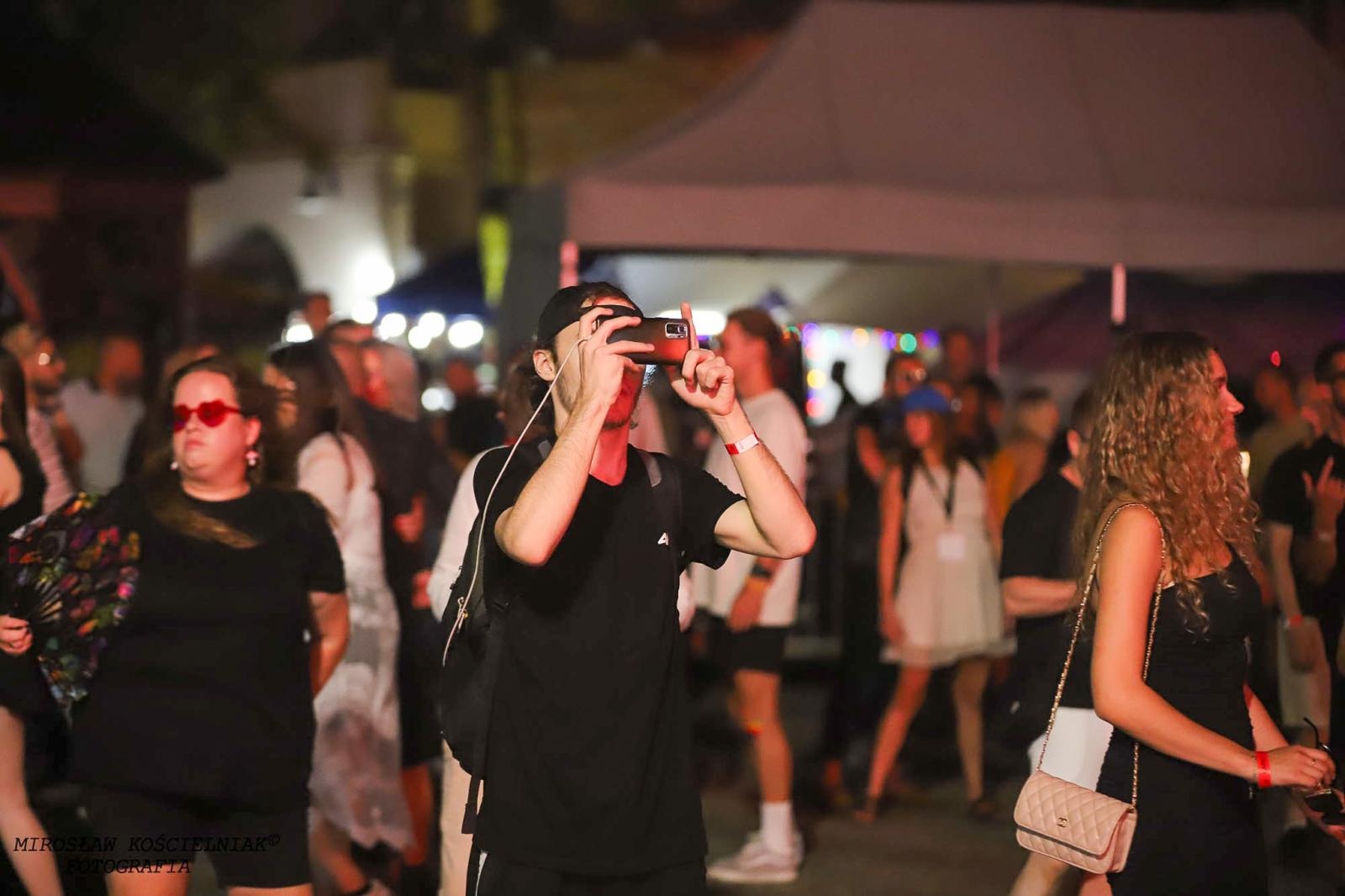 Zdjęcie w galerii na portalu naszraciborz.pl: Full Moon 2024. Tak bawiono się na zamkowym dziedzińcu wiadomości z regionu