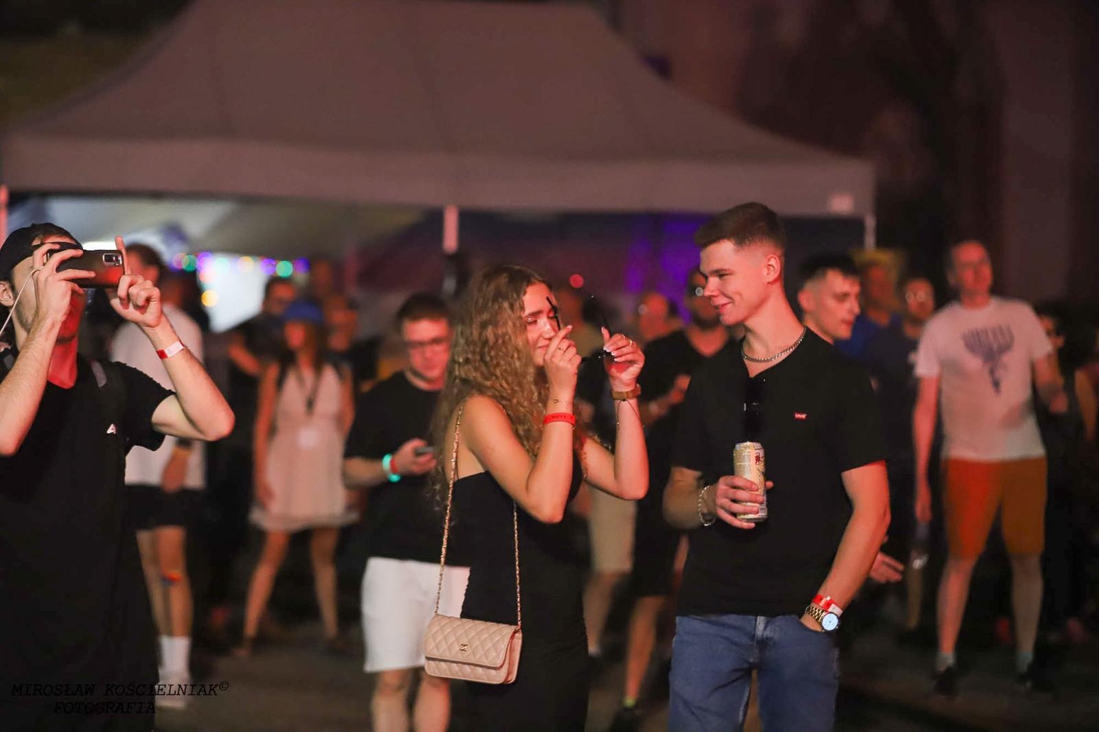 Zdjęcie w galerii na portalu naszraciborz.pl: Full Moon 2024. Tak bawiono się na zamkowym dziedzińcu wiadomości z regionu