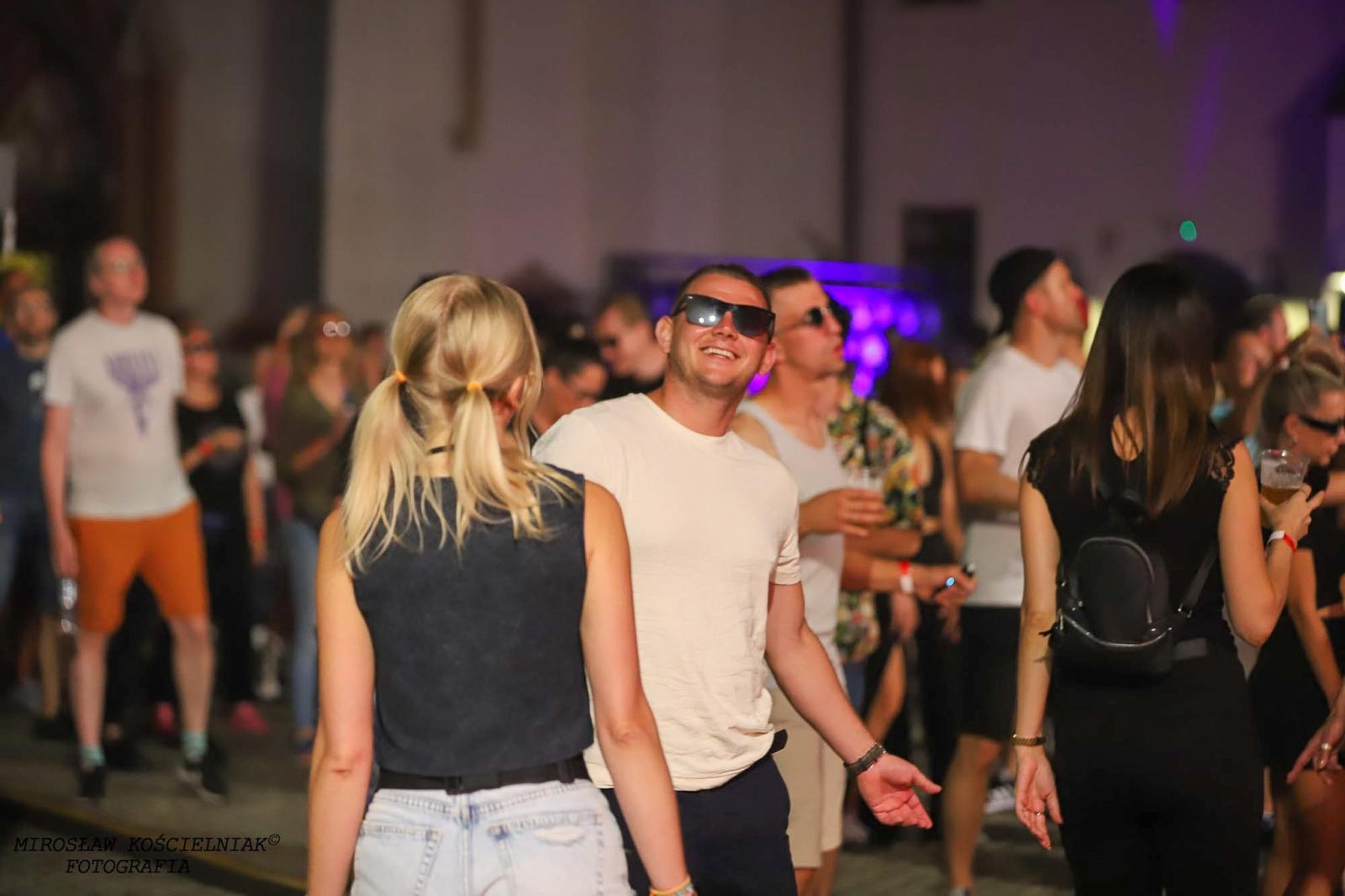 Zdjęcie w galerii na portalu naszraciborz.pl: Full Moon 2024. Tak bawiono się na zamkowym dziedzińcu wiadomości z regionu