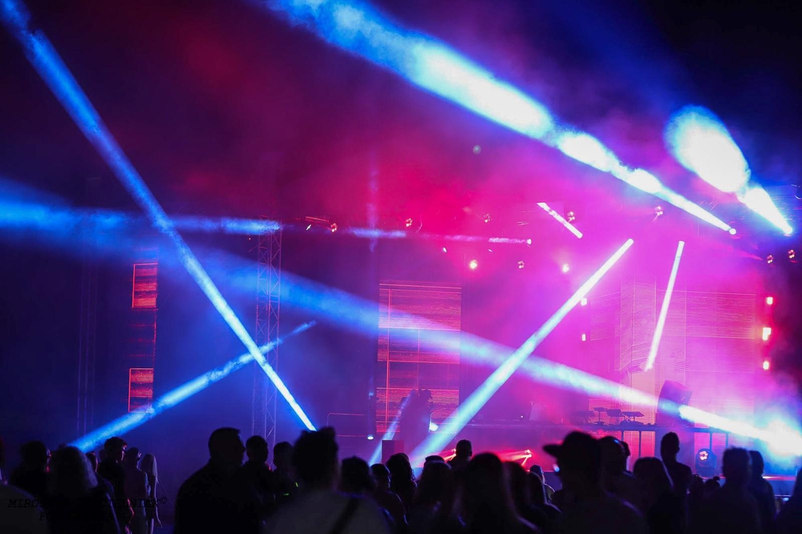 Zdjęcie w galerii na portalu naszraciborz.pl: Full Moon 2024. Tak bawiono się na zamkowym dziedzińcu wiadomości z regionu