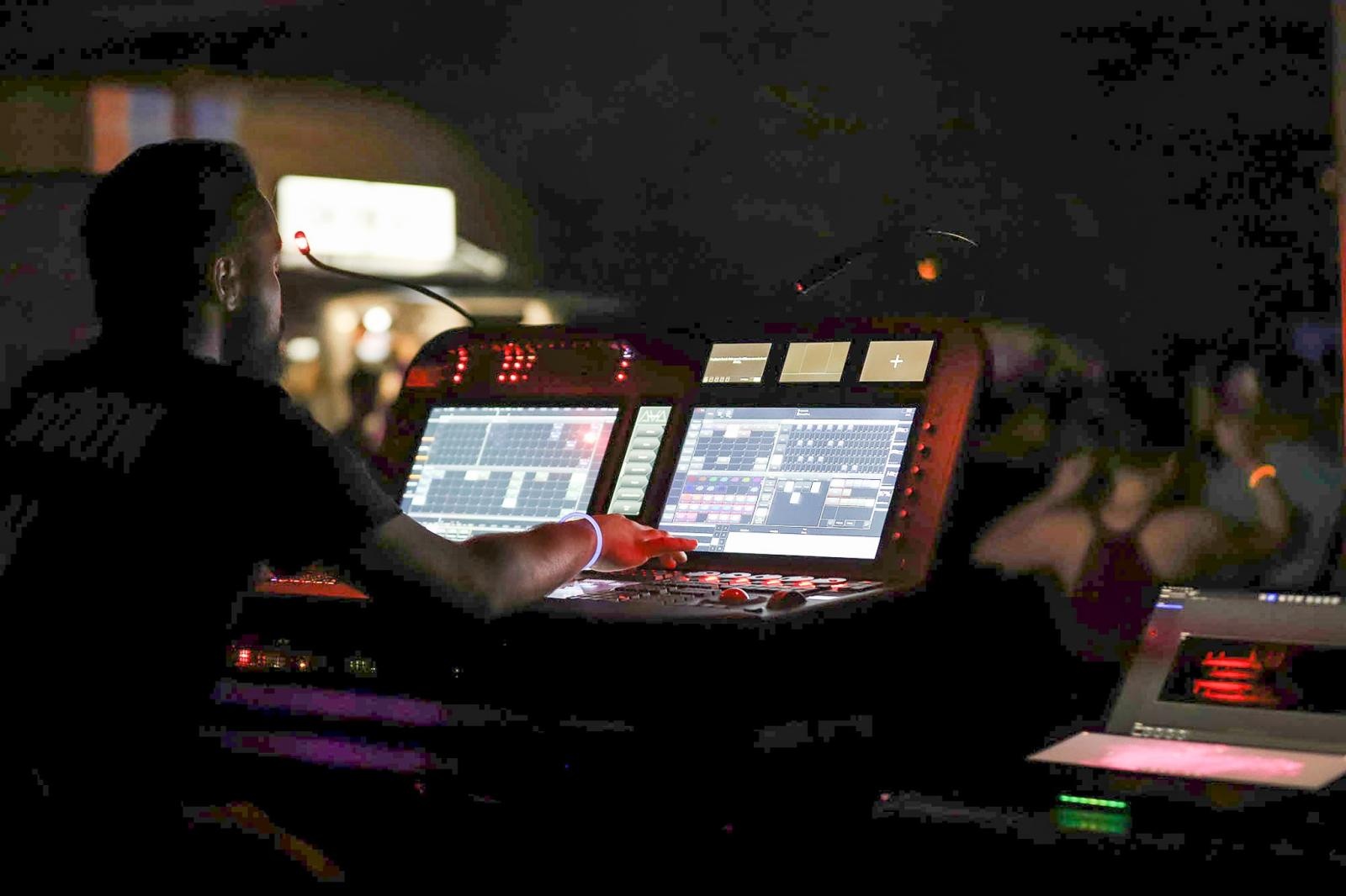 Zdjęcie w galerii na portalu naszraciborz.pl: Full Moon 2024. Tak bawiono się na zamkowym dziedzińcu wiadomości z regionu