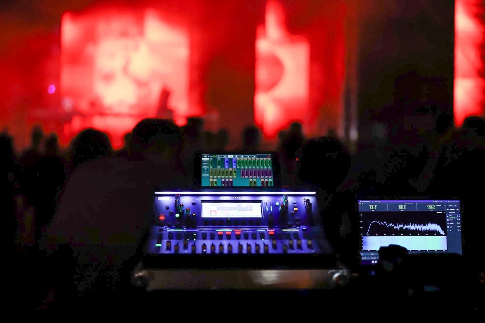 Zdjęcie w galerii na portalu naszraciborz.pl: Full Moon 2024. Tak bawiono się na zamkowym dziedzińcu wiadomości z regionu