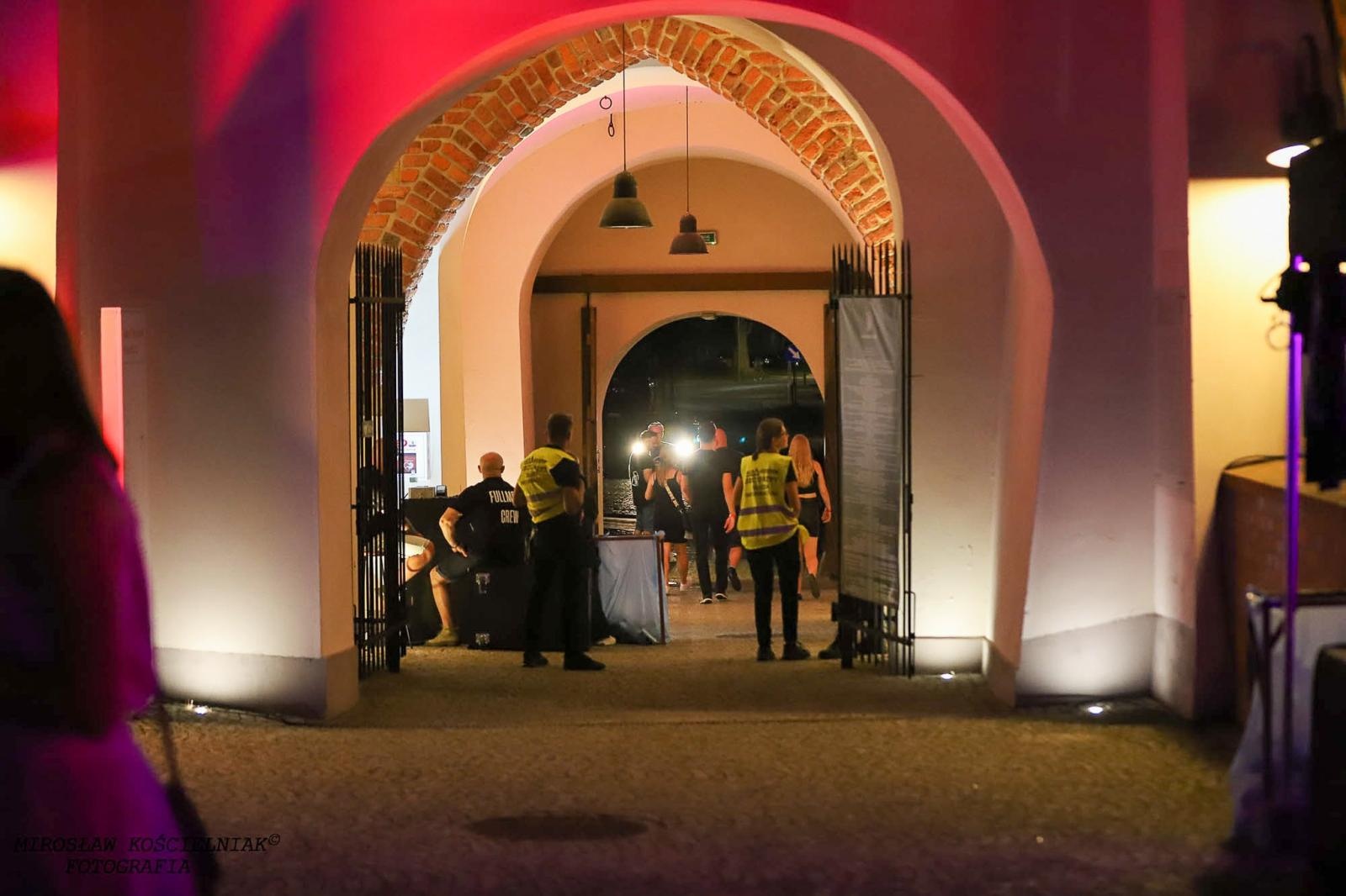 Zdjęcie w galerii na portalu naszraciborz.pl: Full Moon 2024. Tak bawiono się na zamkowym dziedzińcu wiadomości z regionu