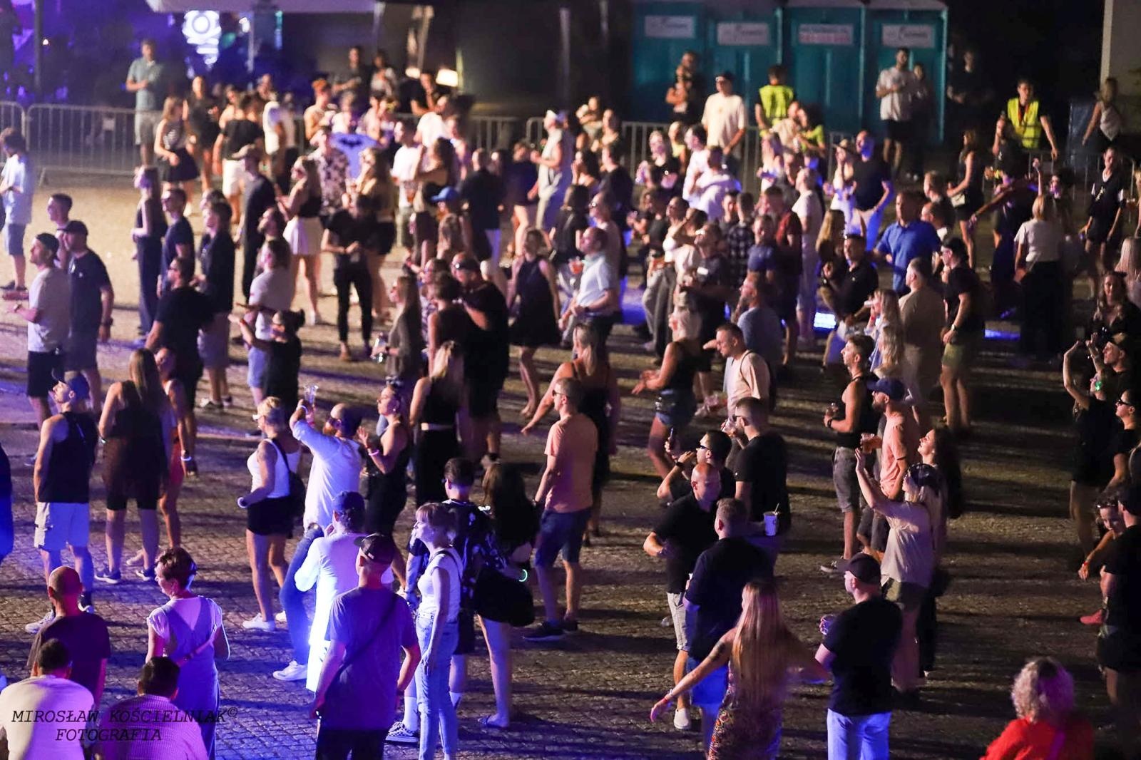 Zdjęcie w galerii na portalu naszraciborz.pl: Full Moon 2024. Tak bawiono się na zamkowym dziedzińcu wiadomości z regionu