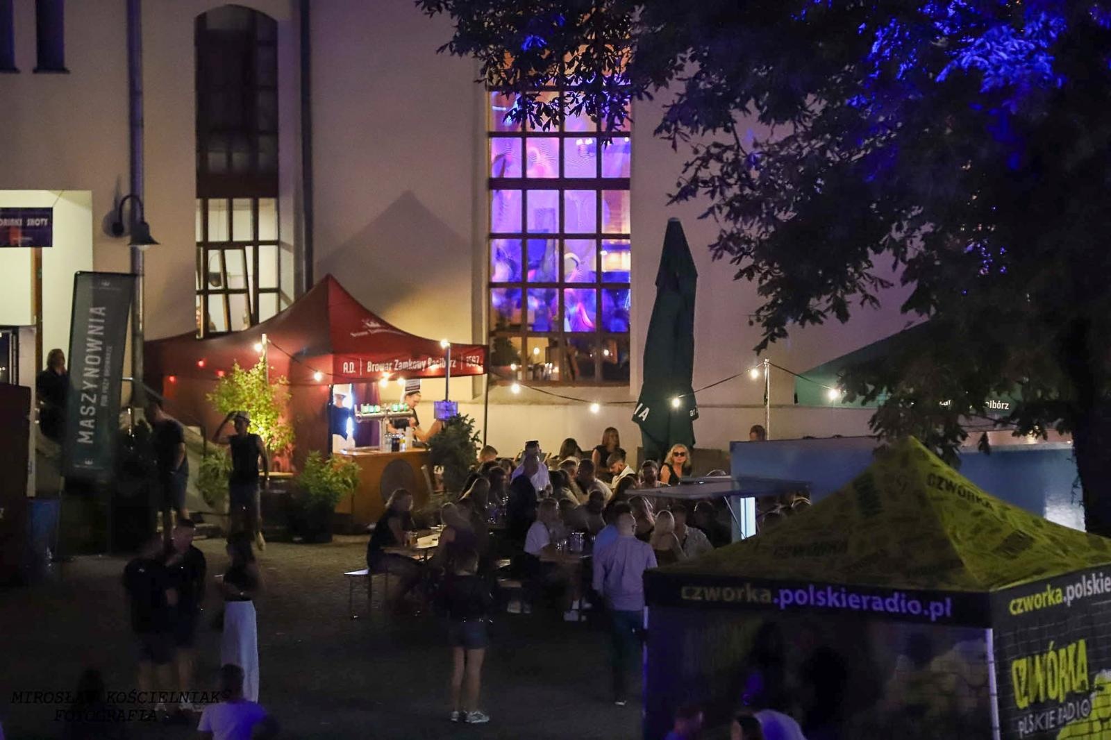 Zdjęcie w galerii na portalu naszraciborz.pl: Full Moon 2024. Tak bawiono się na zamkowym dziedzińcu wiadomości z regionu