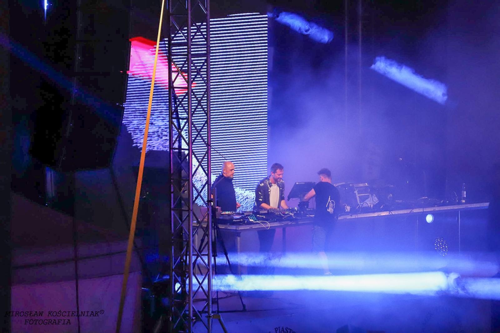 Zdjęcie w galerii na portalu naszraciborz.pl: Full Moon 2024. Tak bawiono się na zamkowym dziedzińcu wiadomości z regionu