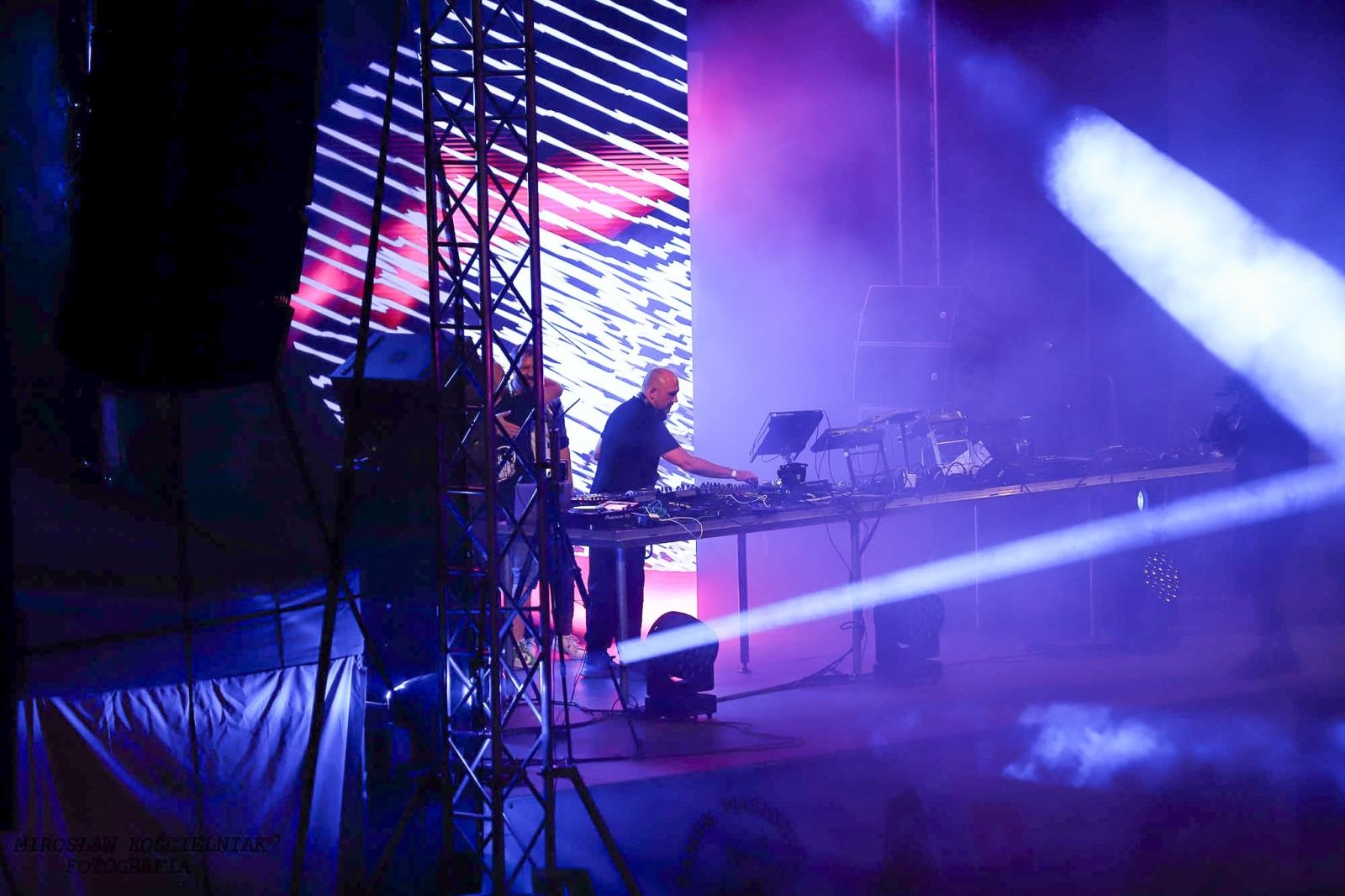 Zdjęcie w galerii na portalu naszraciborz.pl: Full Moon 2024. Tak bawiono się na zamkowym dziedzińcu wiadomości z regionu