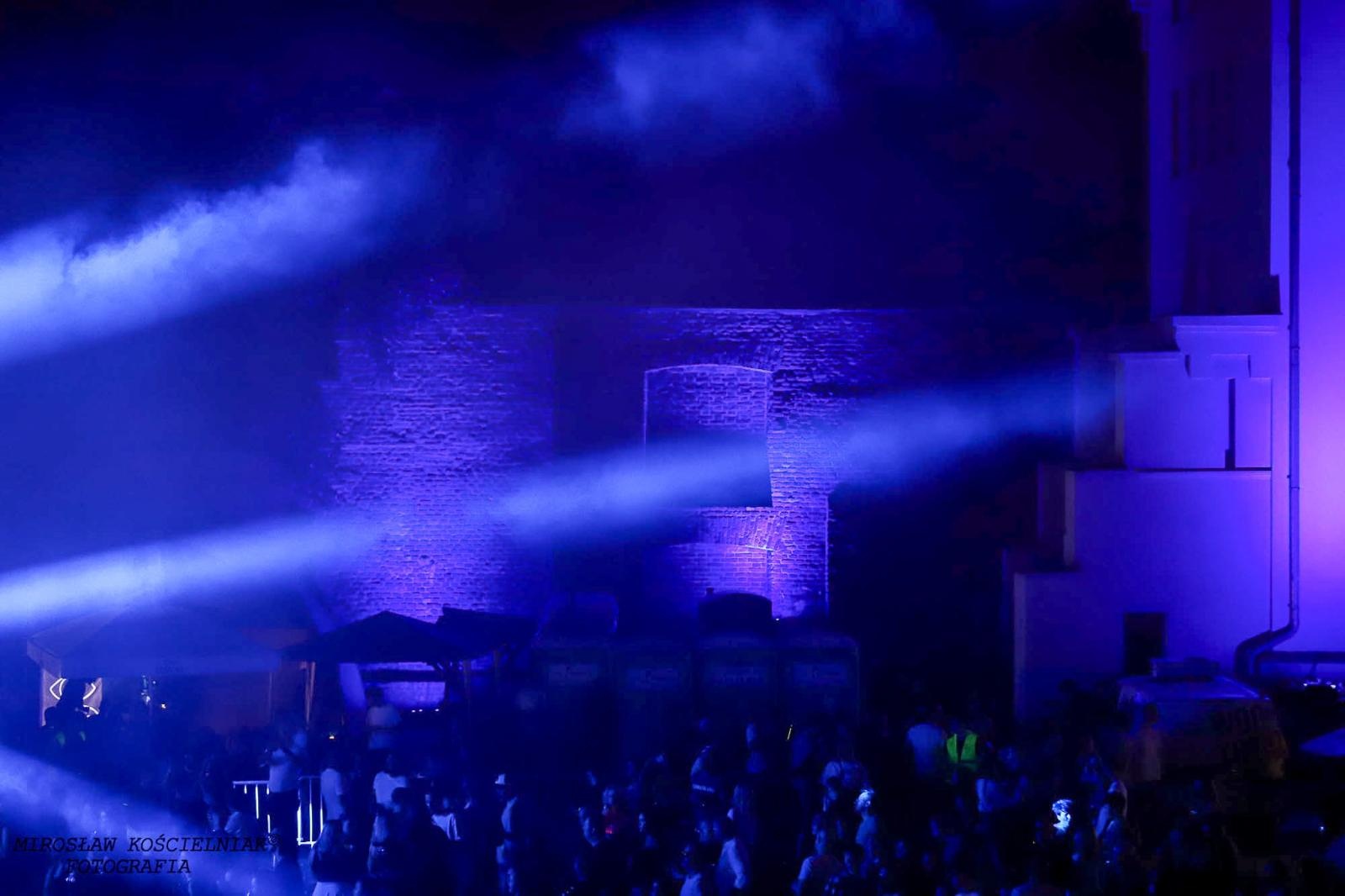 Zdjęcie w galerii na portalu naszraciborz.pl: Full Moon 2024. Tak bawiono się na zamkowym dziedzińcu wiadomości z regionu