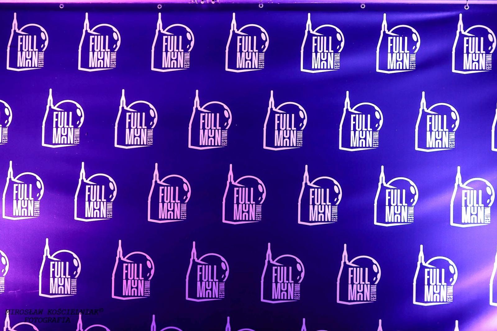 Zdjęcie w galerii na portalu naszraciborz.pl: Full Moon 2024. Tak bawiono się na zamkowym dziedzińcu wiadomości z regionu