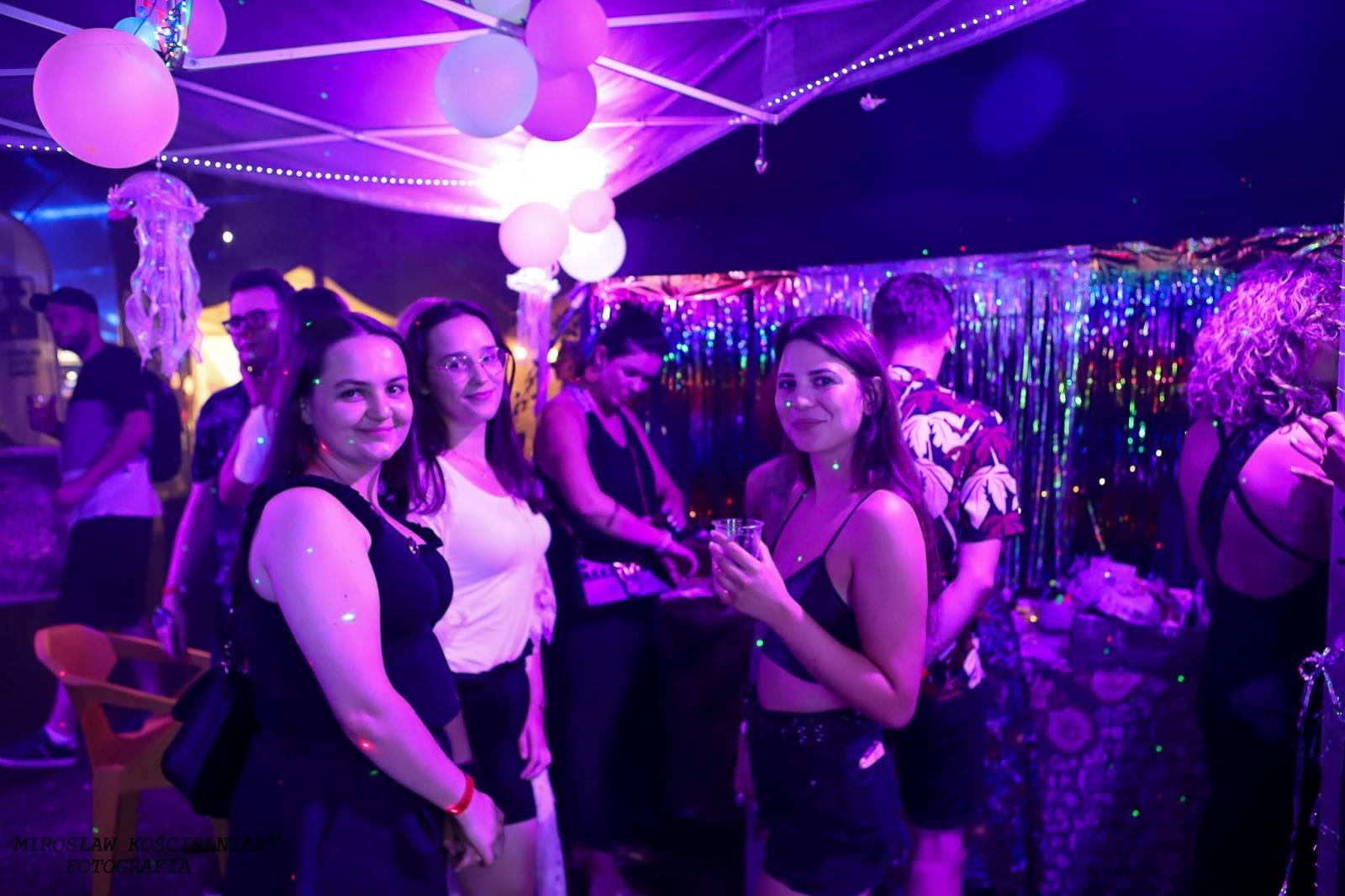 Zdjęcie w galerii na portalu naszraciborz.pl: Full Moon 2024. Tak bawiono się na zamkowym dziedzińcu wiadomości z regionu