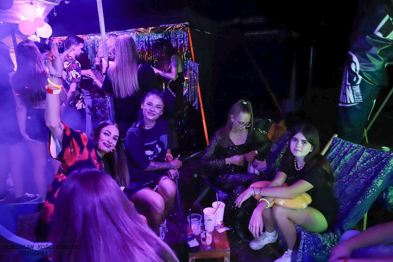 Zdjęcie w galerii na portalu naszraciborz.pl: Full Moon 2024. Tak bawiono się na zamkowym dziedzińcu wiadomości z regionu