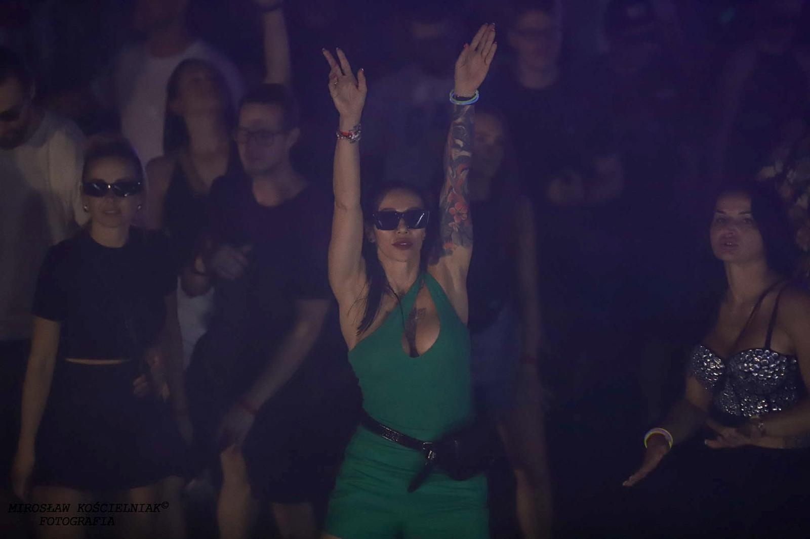 Zdjęcie w galerii na portalu naszraciborz.pl: Full Moon 2024. Tak bawiono się na zamkowym dziedzińcu wiadomości z regionu