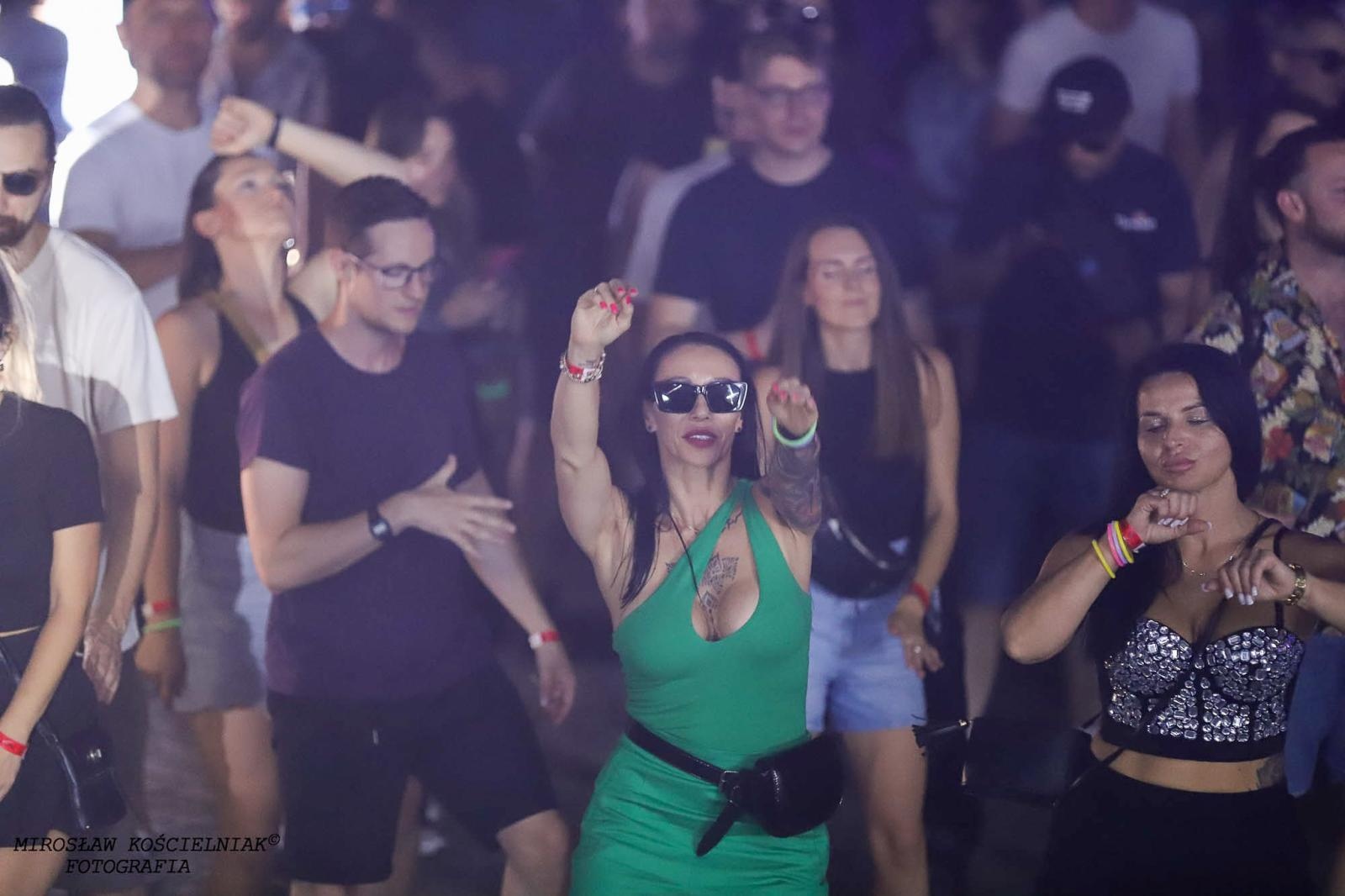 Zdjęcie w galerii na portalu naszraciborz.pl: Full Moon 2024. Tak bawiono się na zamkowym dziedzińcu wiadomości z regionu