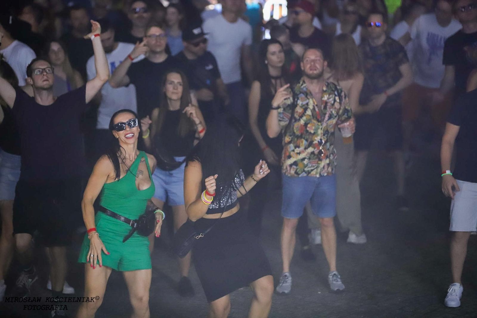 Zdjęcie w galerii na portalu naszraciborz.pl: Full Moon 2024. Tak bawiono się na zamkowym dziedzińcu wiadomości z regionu