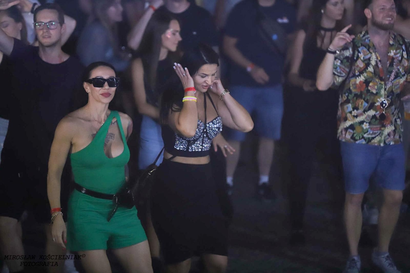 Zdjęcie w galerii na portalu naszraciborz.pl: Full Moon 2024. Tak bawiono się na zamkowym dziedzińcu wiadomości z regionu