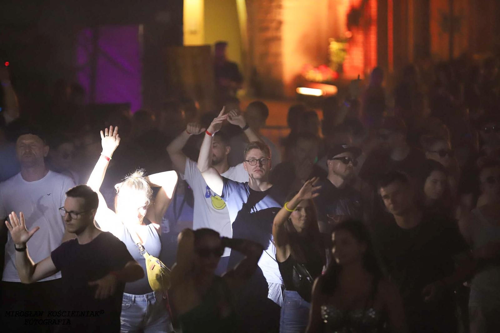 Zdjęcie w galerii na portalu naszraciborz.pl: Full Moon 2024. Tak bawiono się na zamkowym dziedzińcu wiadomości z regionu